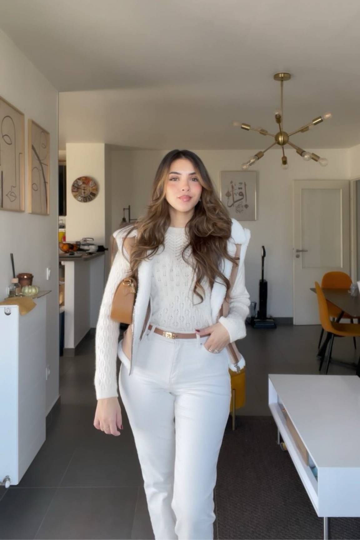 Today outfit 🦢 : 

Ma tenue est de l’ancienne collection, je vais essayer de trouver des articles similaires sur mon LTK

Pull : promod 

Jean : mango 

Boots : h&m 

Veste : zara