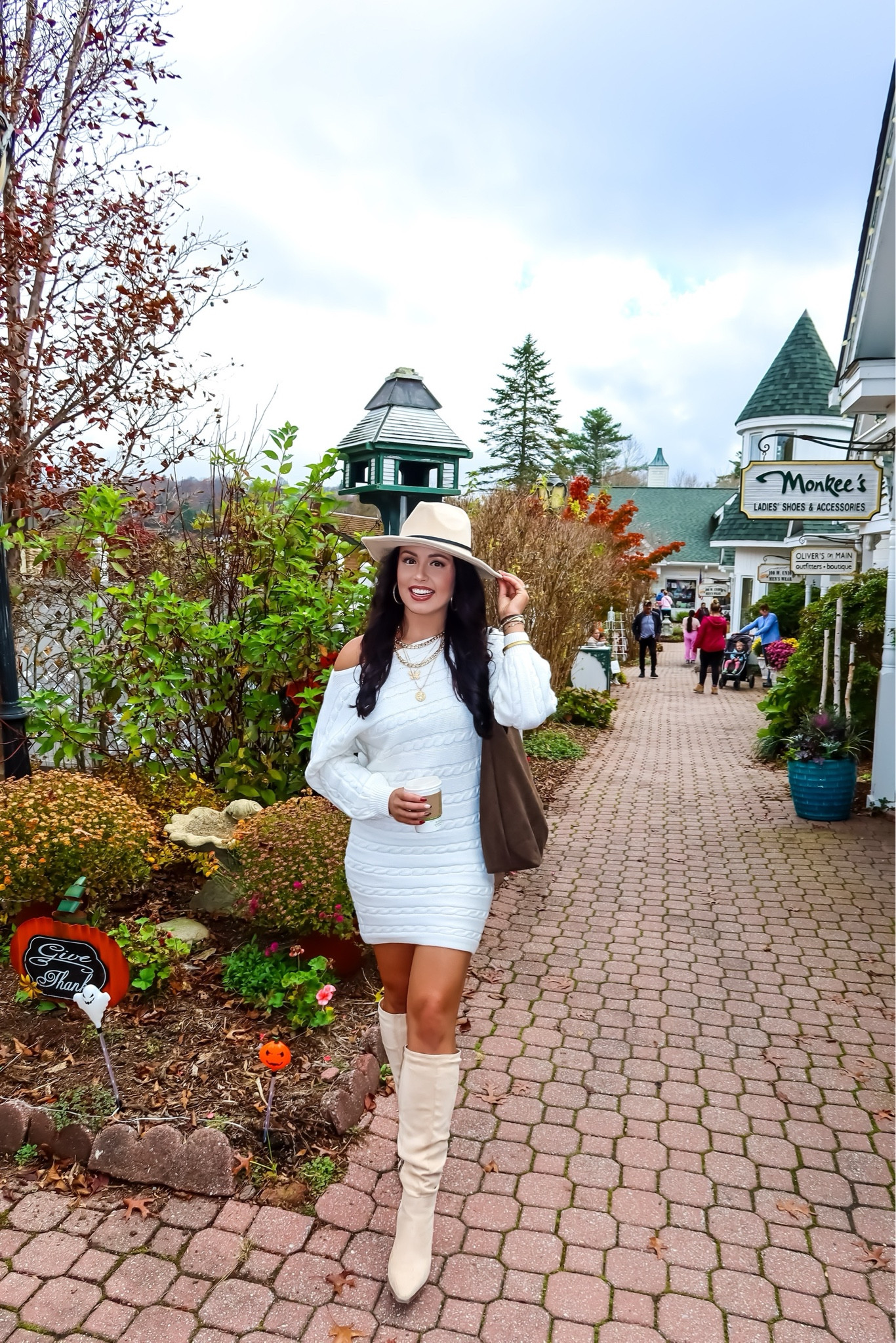 Under $20 Amazon off the shoulder cable knit sweater dress (small, 5+ colors), under $65 Amazon suede boots (tts), under $30 Amazon felt fedora hat, under $15 Amazon gold necklace set and under $30 Amazon suede bag #founditonamazon


#LTKSaleAlert #LTKFindsUnder50 #LTKHoliday