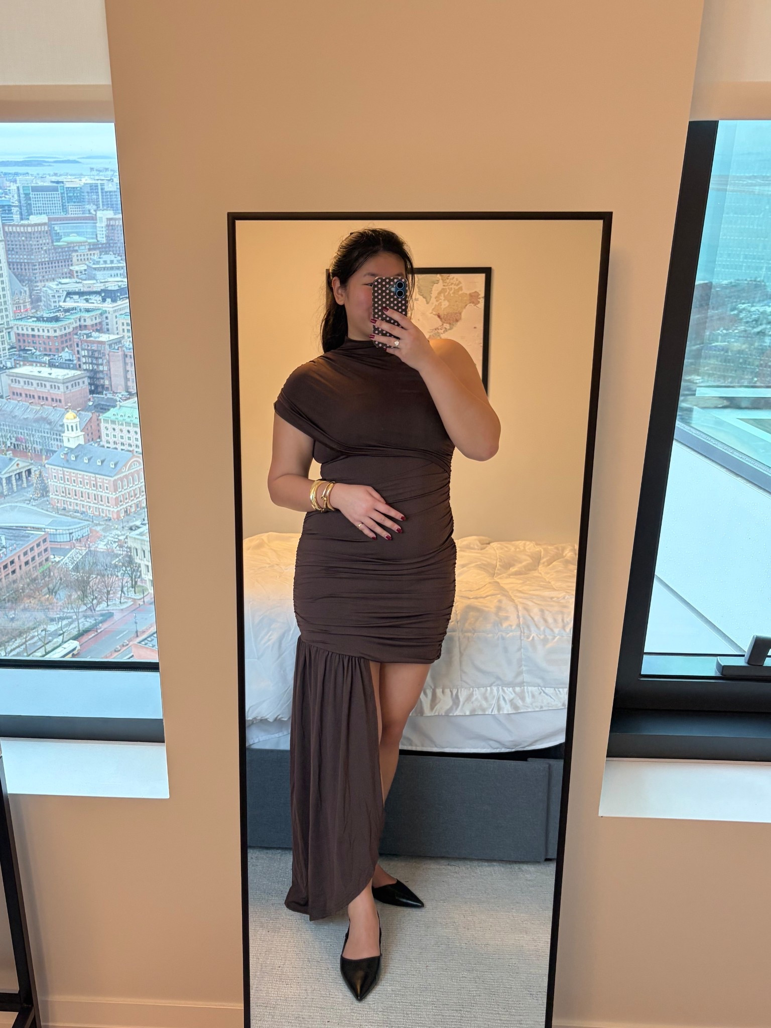 A gorgeous dress that makes you snatched. Elegant with a little edge. Loving the irregular hem and ruched detail on this dress — adds the perfect vibe for evening plans 🤎
These chunky gold bracelets are the perfect accessory ✨

#LTKFindsUnder50 #LTKgrwm #LTKBeauty