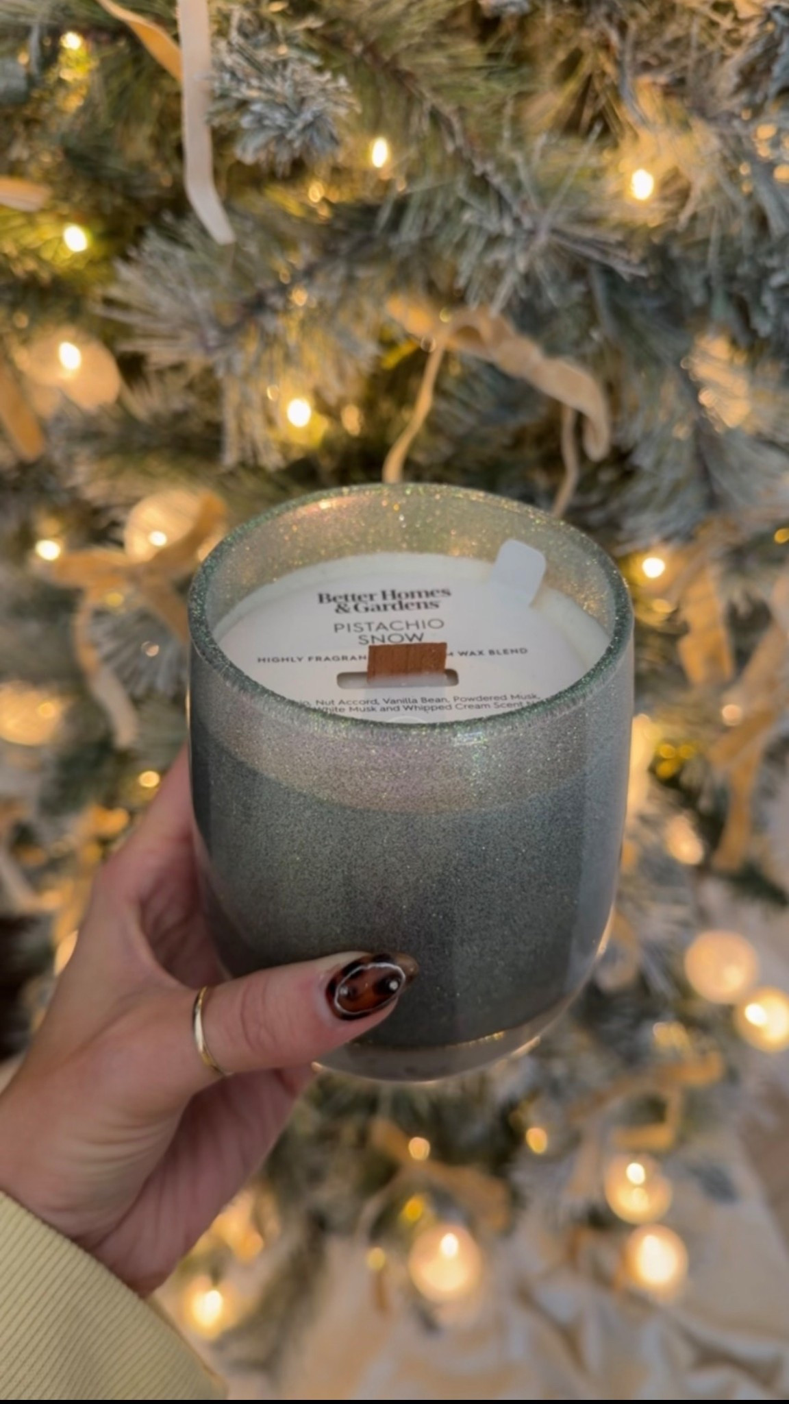 The prettiest candle for the holidays! It smells SO GOOD too🙌🏼

#LTKHome #LTKHoliday