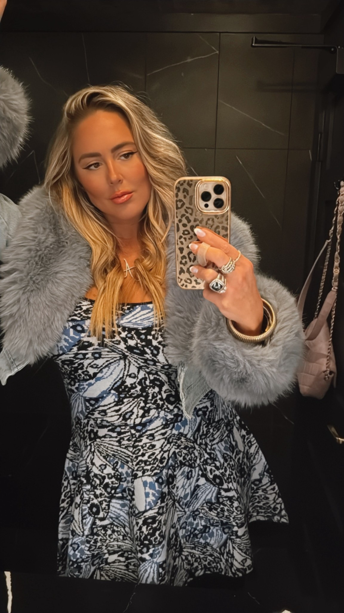 This loopy case is the ultimate comfort hack. 🤳 And I cannot stop wearing this fur trim denim jacket. Sized up to a large  

#LTKFindsUnder50 #LTKFindsUnder100 #LTKStyleTip