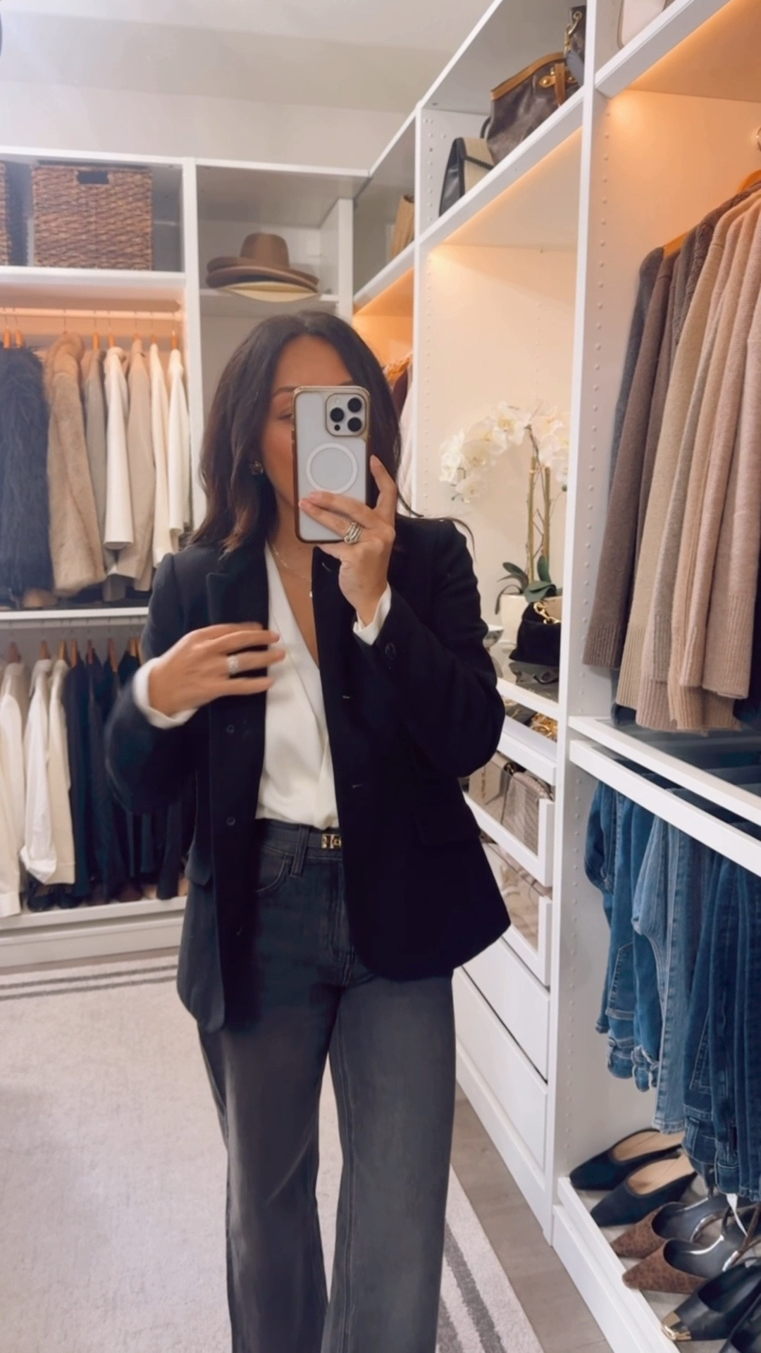 Classic fitted blazer ⭐️ wearing a small- size up for a more relaxed fit 

#LTKootd #LTKOver40