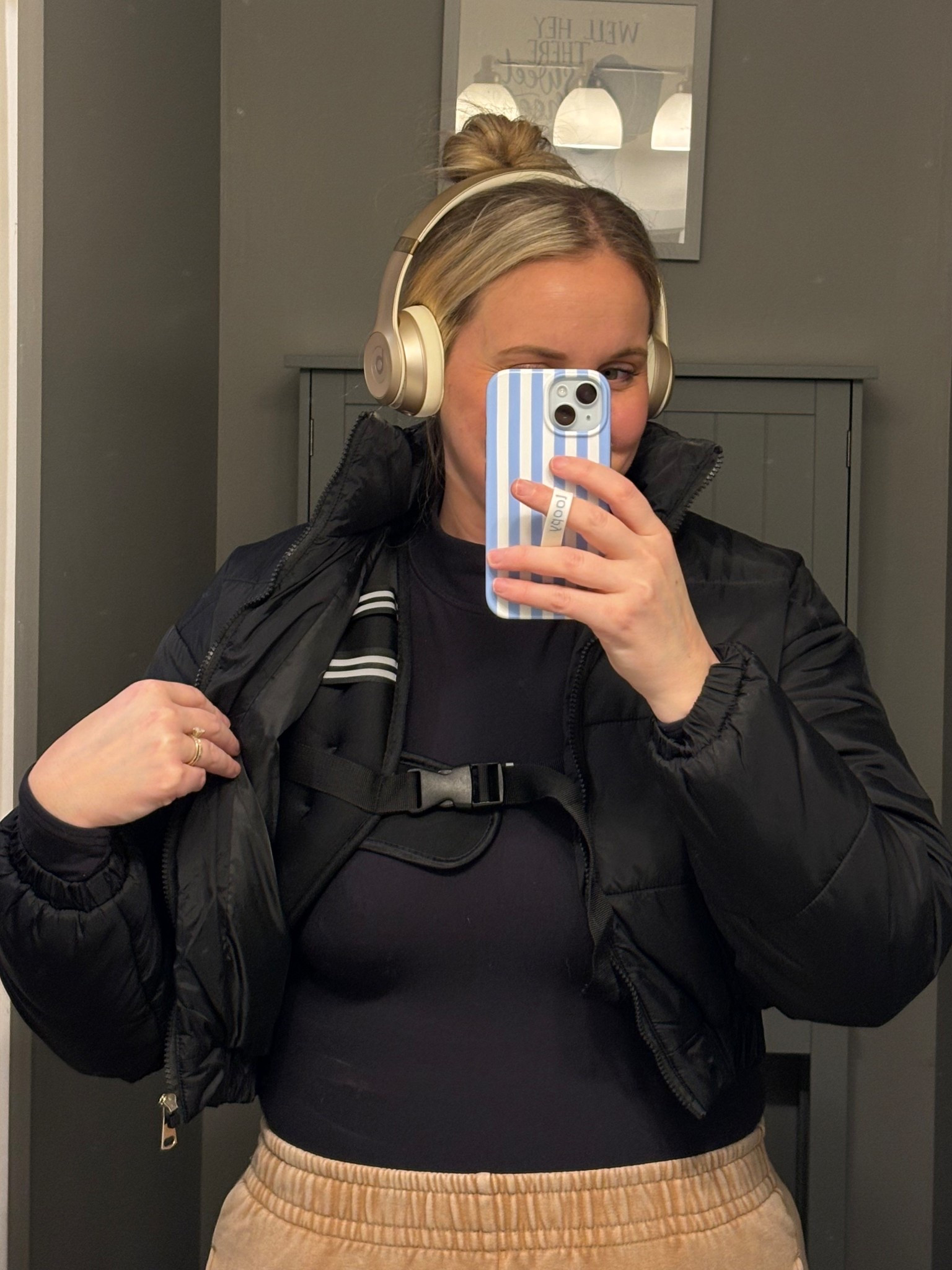 Weight vest for walks outfit, cropped puffer jacket, gold over the ear headphones, weighted vest 

#LTKFindsUnder50 #LTKActive #LTKFindsUnder100