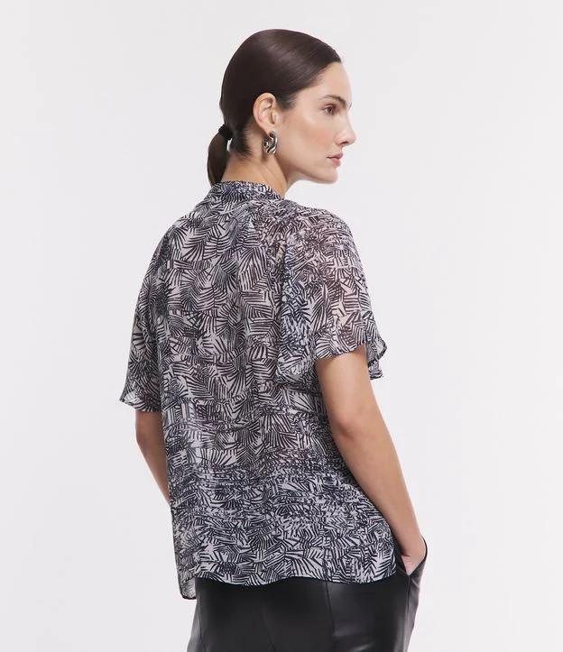 Camisa em Chiffon com Babado e Estampa Abstrata Azul | Renner (BR)