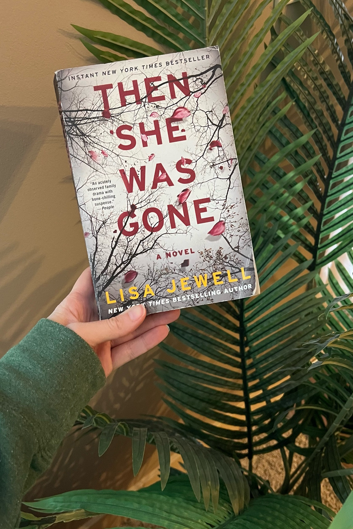 If you’re looking for a mystery book to read, look no further 👀📚

#LTKGiftGuide