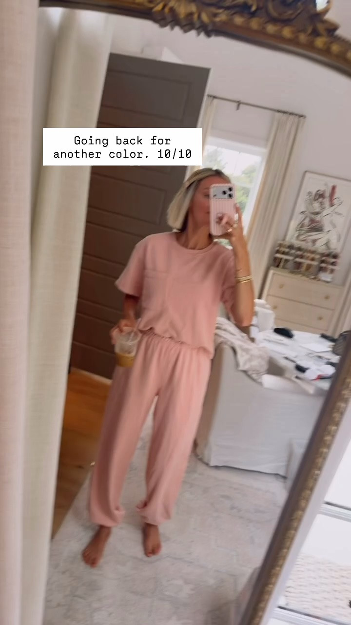 This new matching set from @Target 😍 I’m going to be wearing this on repeat! Already want it in another color!

Loverly Grey, Target, loungewear, matching set, lounge set, travel outfit

#LTKSeasonal #LTKTravel