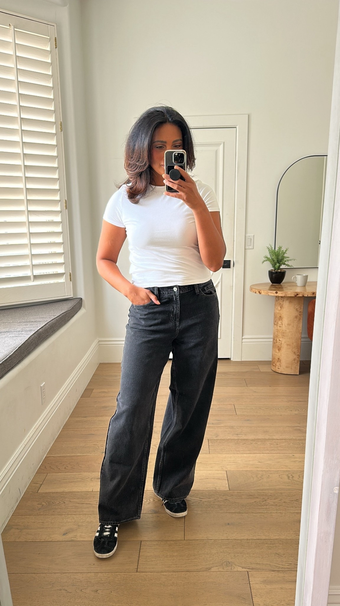 Affordable low rise wide leg jeans!! Come in tall and petites, fit true to size.



#LTKSaleAlert #LTKOver40 #LTKFindsUnder50