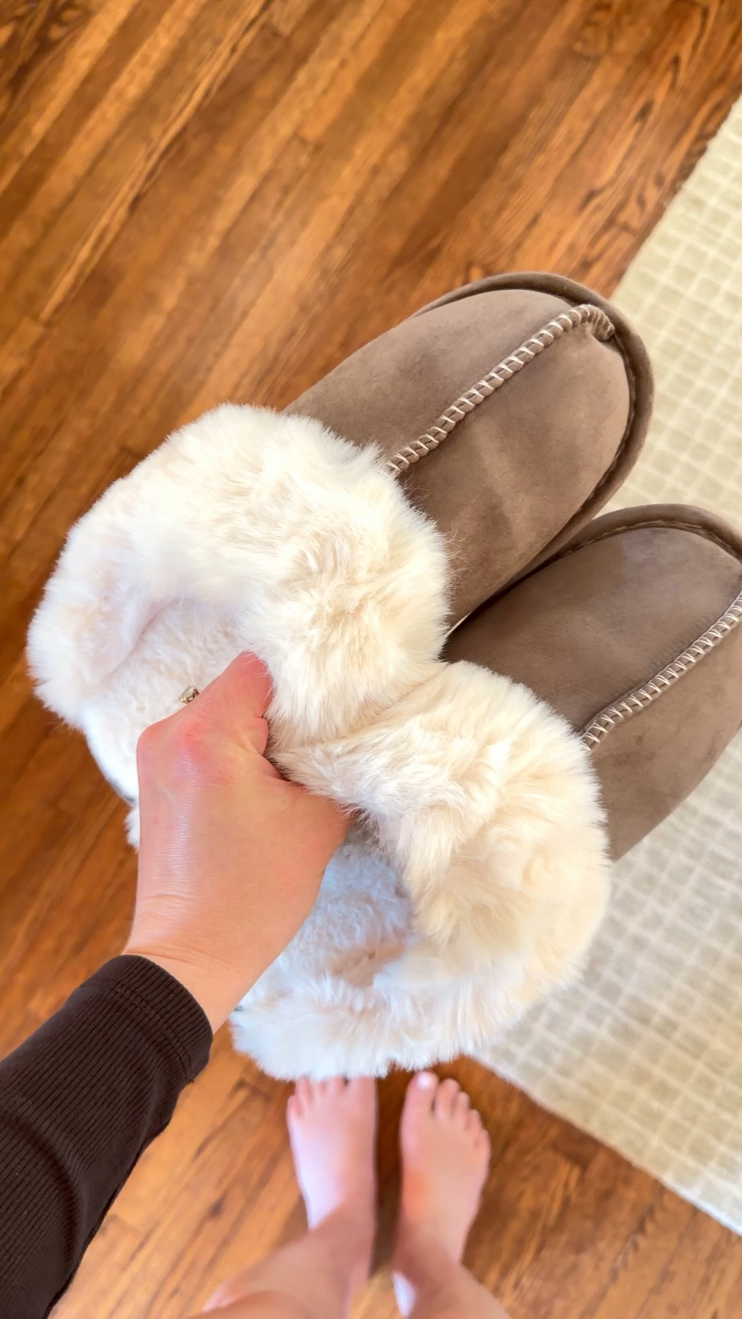 The coziest slippers from Amazon! These would also make a great Mother’s Day gift! 🤎

#LTKmomlife #LTKMothersDay #LTKselfcare