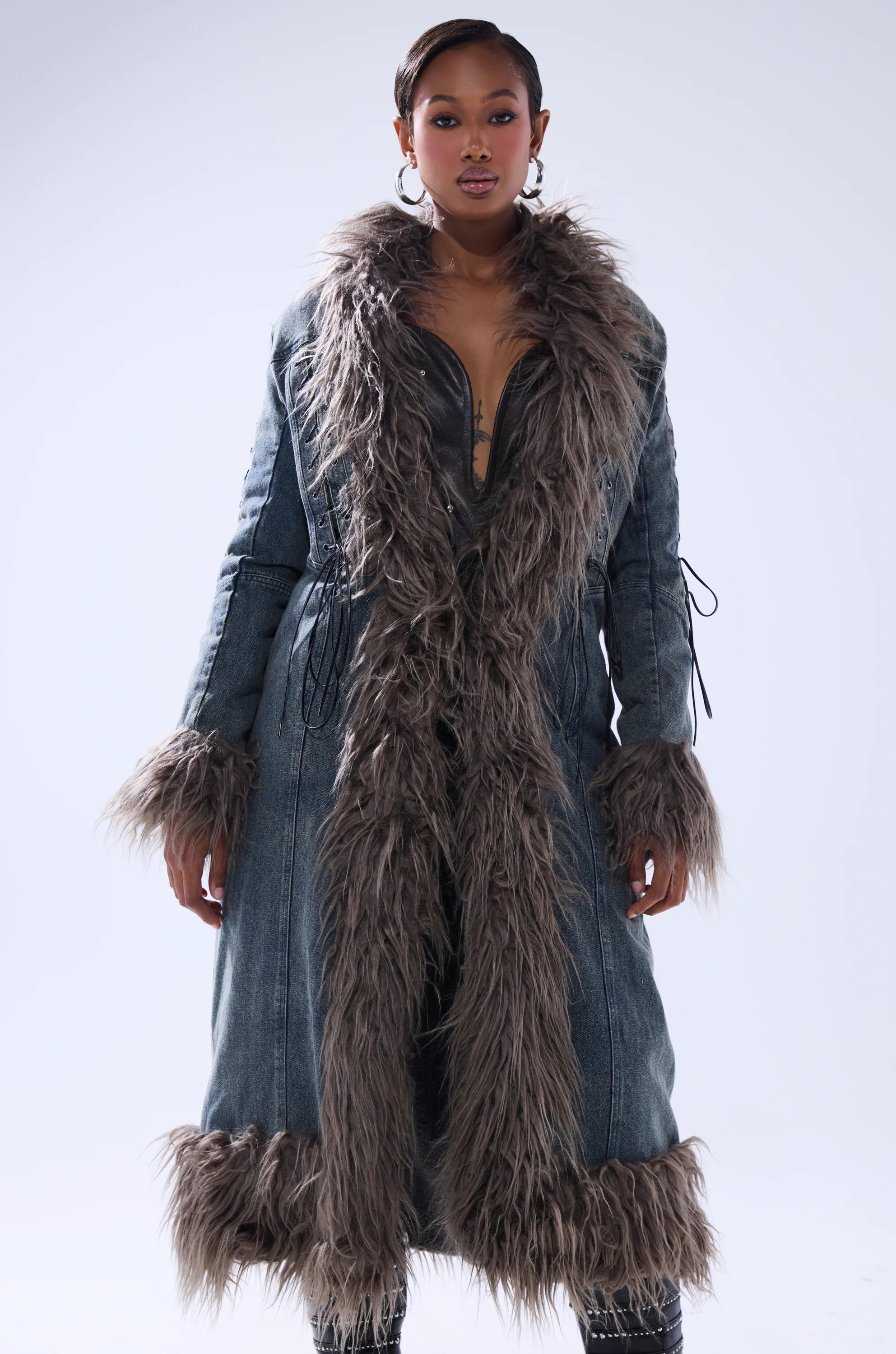 AKIRA Sade Fur Trim Denim Trench Coat | Size Small | AKIRA