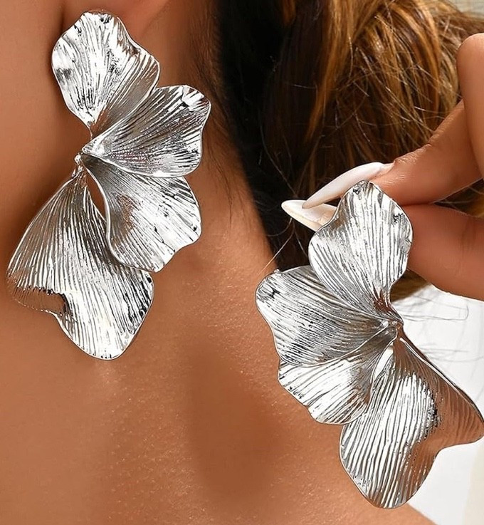 Obsessed with these earrings! So good for summer fits or a black tie wedding!