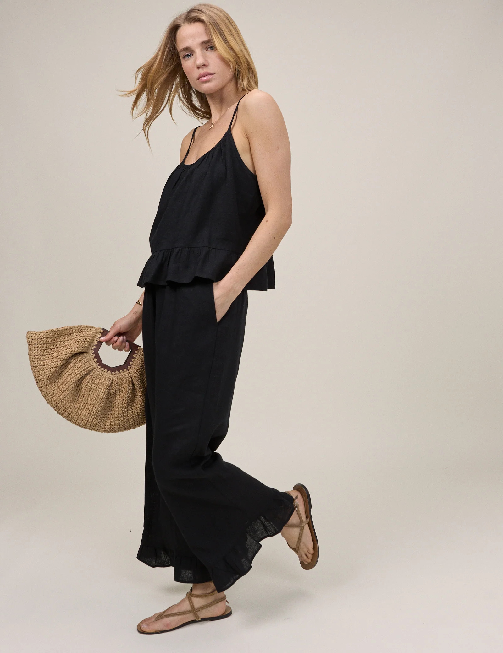 Black Linen-Blend Cropped Sia Trousers | Nobody's Child