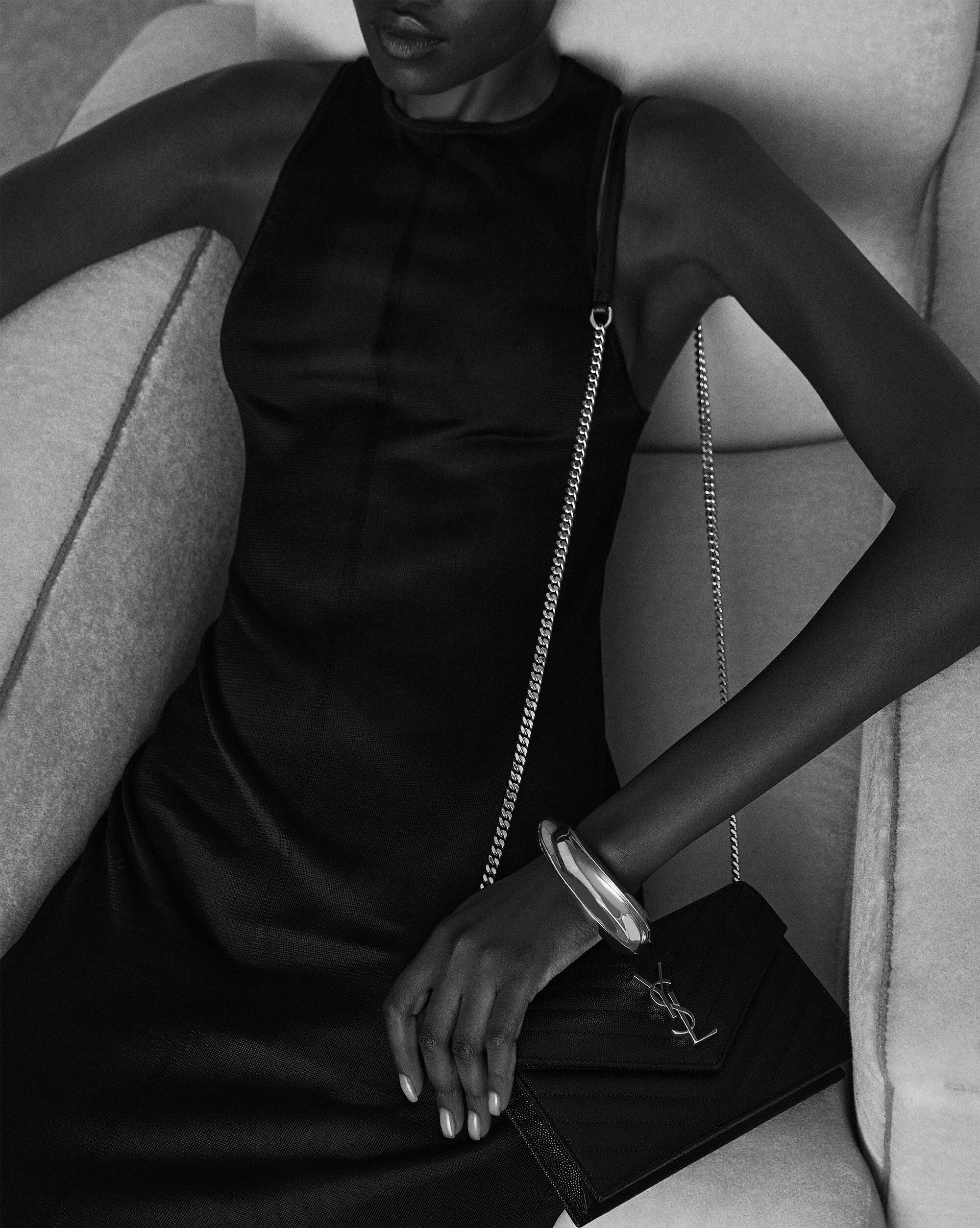 CASSANDRE ENVELOPE CHAIN WALLET IN GRAIN DE POUDRE LEATHER | Saint Laurent Inc. (Global)