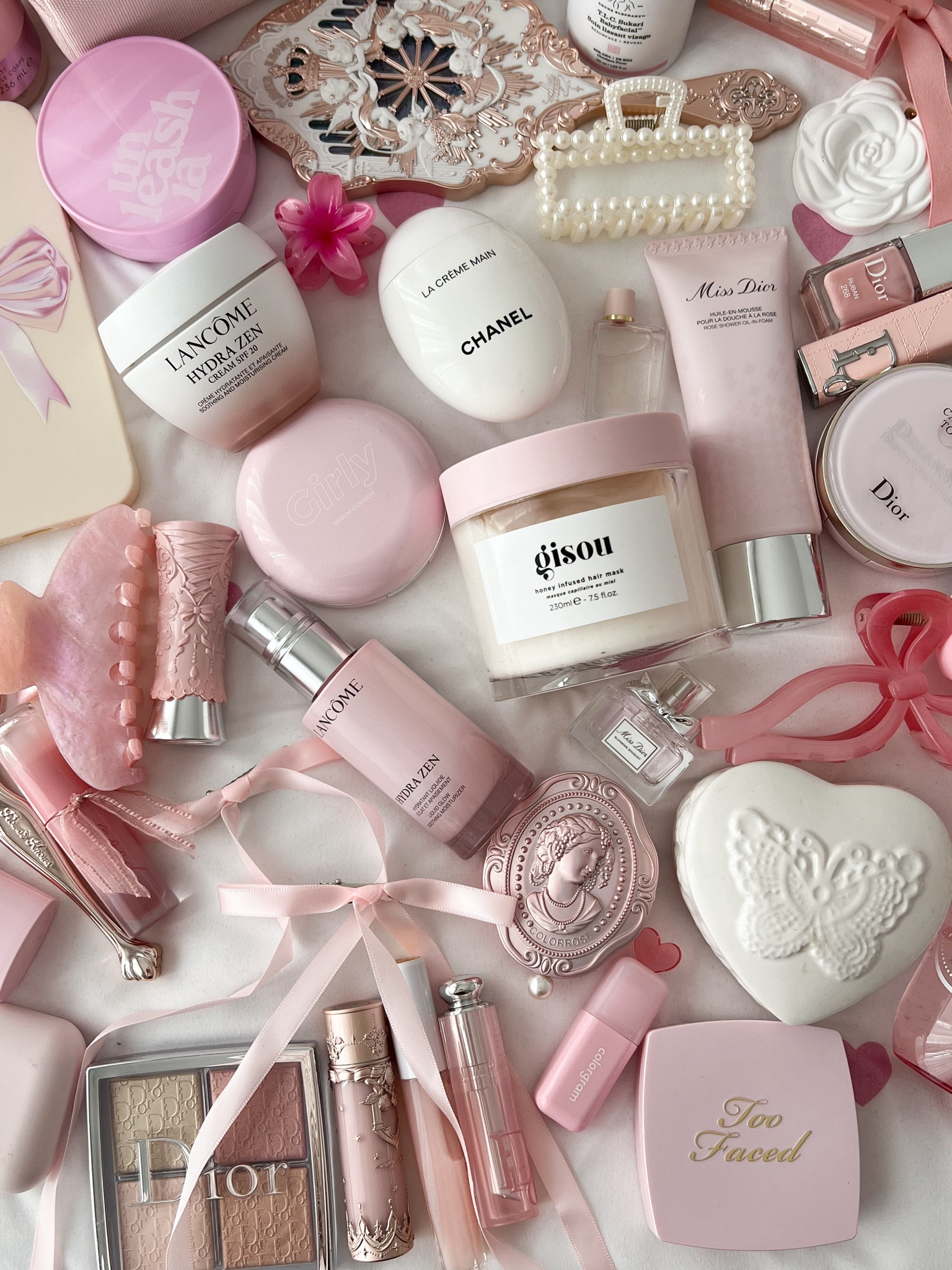 Just girly things 🧴🍥💓
#cosmetics#beauty#makeup

#LTKSeasonal #LTKFallSale #LTKBeauty