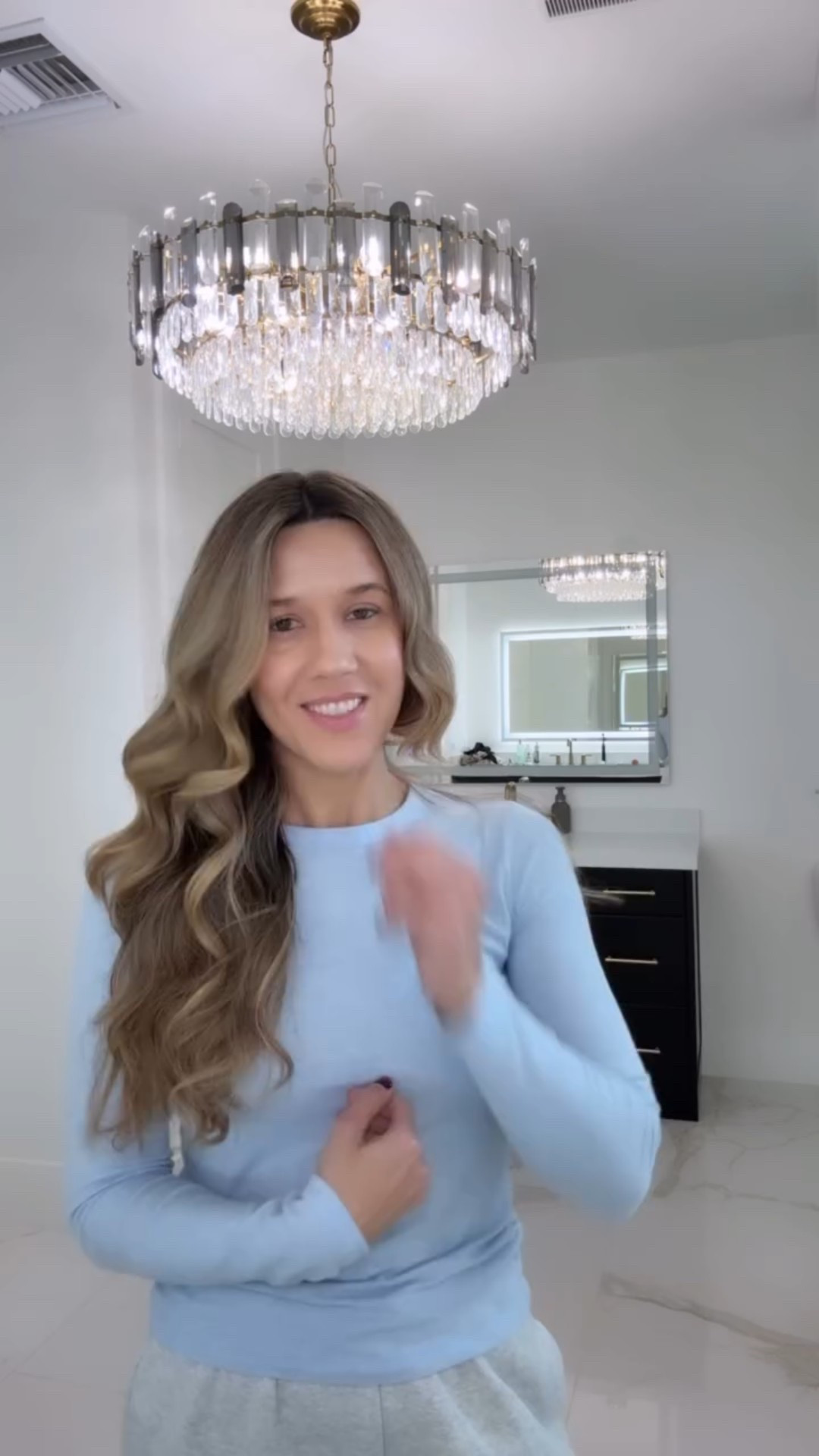 AD 💙 How to get bouncy, shiny curls with TYMO @tymo_fashiontech 

I’ve been loving the TYMO CURLPRO PLUS for easy, smooth curls ✨ Comment NEED and I’ll send you the link to my new favorite hair tool 🩷

🔗 https://liketk.it/5Nx1P

#tymobeauty #curlstymo #curlsbounce #hairgoals #hairstyling