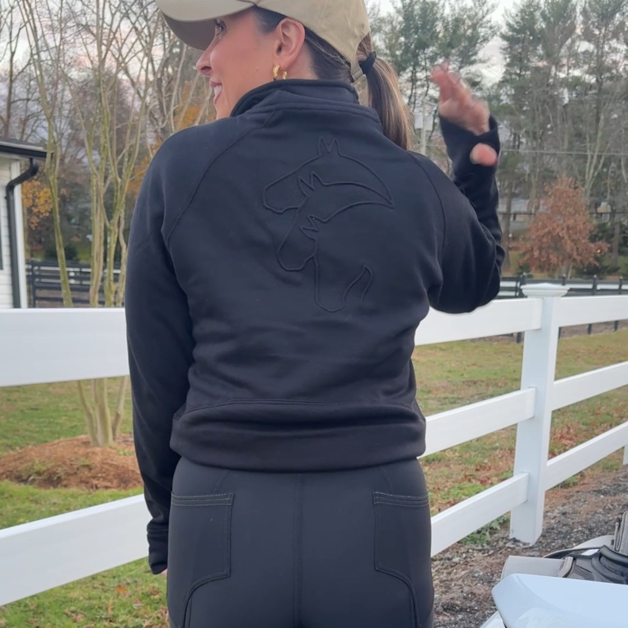 Horse sweater 


#LTKHoliday #LTKCyberWeek #LTKGiftGuide