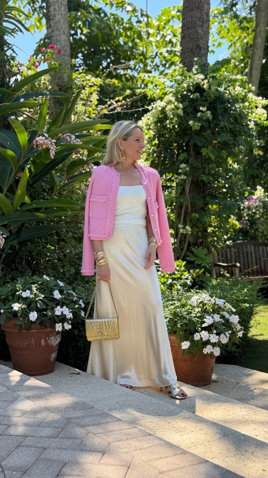 Such a great day to evening and everything in between fit
Top @julia_amory 
Sweater #benaarLA
Shoes a great @amazonfindsandfashion dupe of #manoloblahnik 


#LTKdayinmylife #LTKPetite #LTKootd