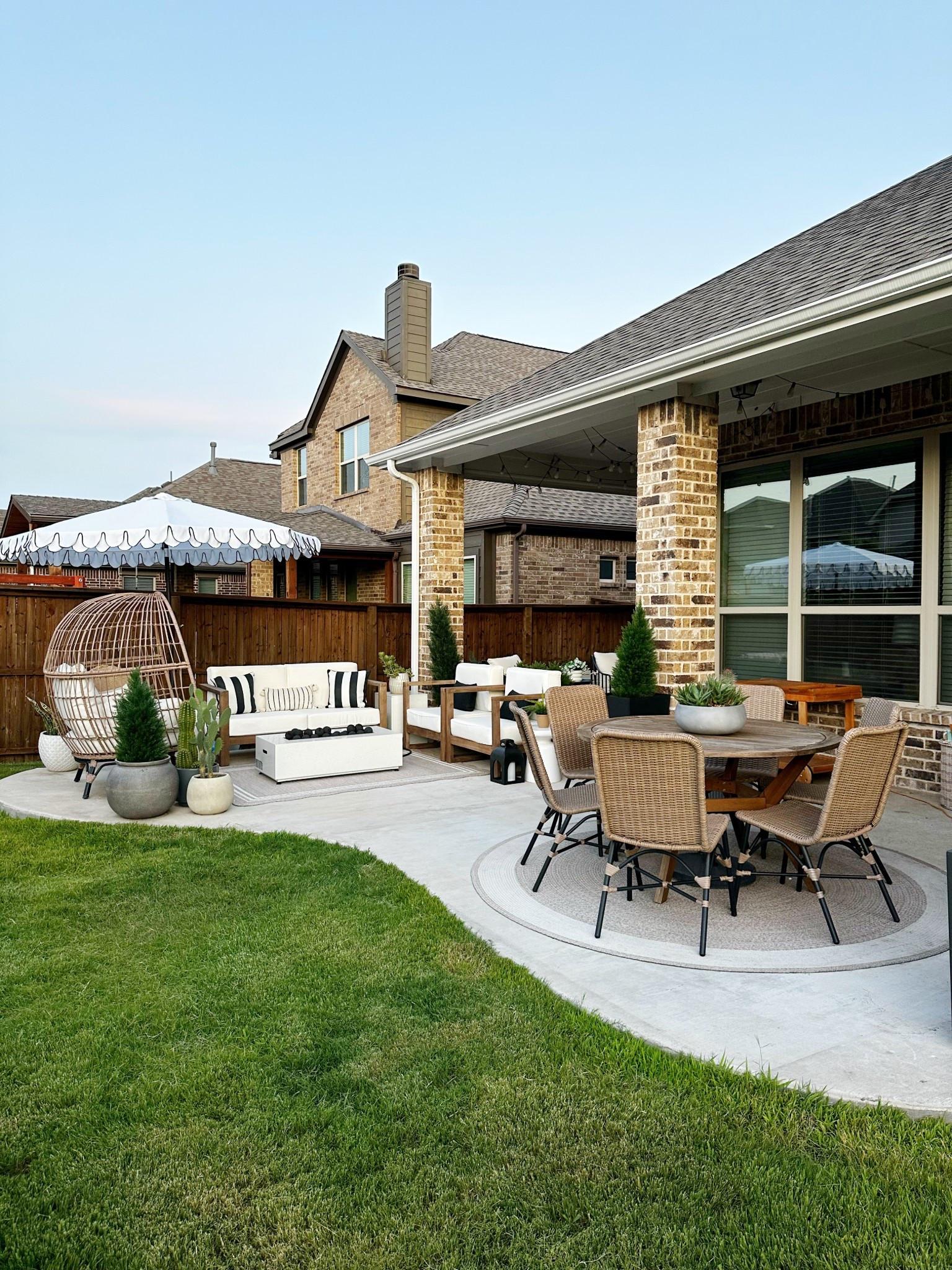 Sunset vibes in the backyard! Enjoying these summer nights ☀️ 

#LTKParties #LTKHome