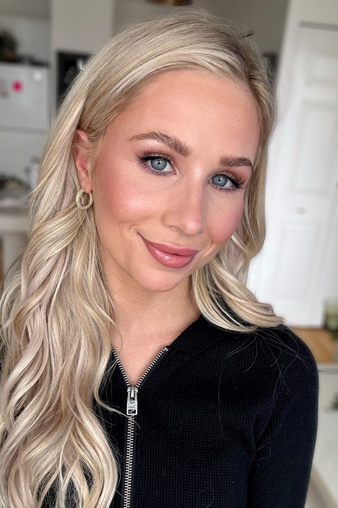 Super fresh look that ✨gleams✨ with my favorite products from Charlotte Tilbury & Urbsn Decay.  Colors listed below:

URBAN DECAY MOONDUST Glitter shadows 🤍 Space Cowboy - lid 💜 Glitter Rock - lower lid under eye

CHARLOTTE TILBURY 
Highlight - Spotlight
Contour - light to medium
Blush - Pinkgasm 

LIP PENCIL- Muted Pink
Gloss - Rosy Pink

#LTKsalealert #LTKbeauty #LTKxSephora