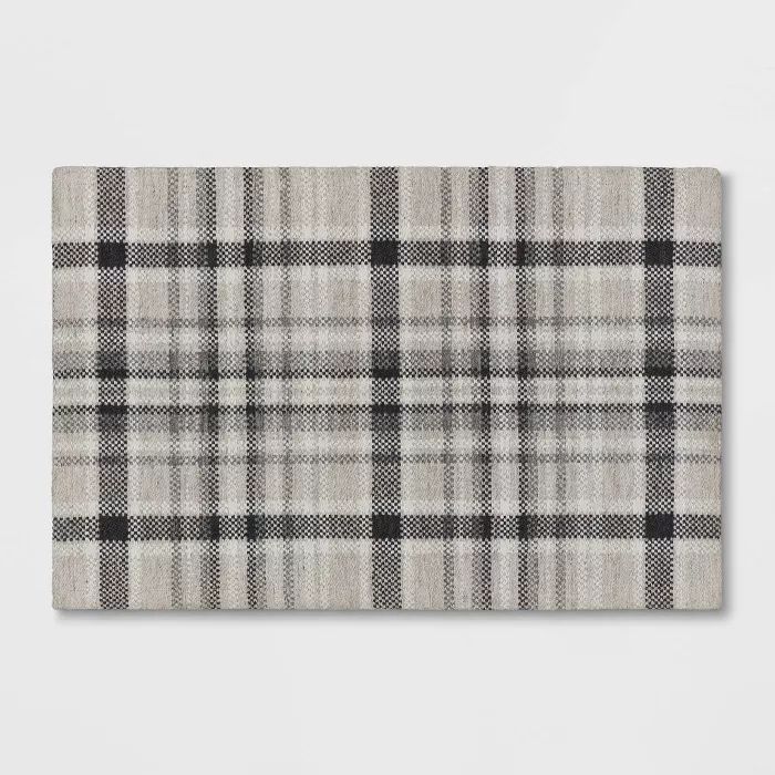 2'x3' Indoor/Outdoor Plaid Tapestry Layering Rug Gray - Threshold™ | Target