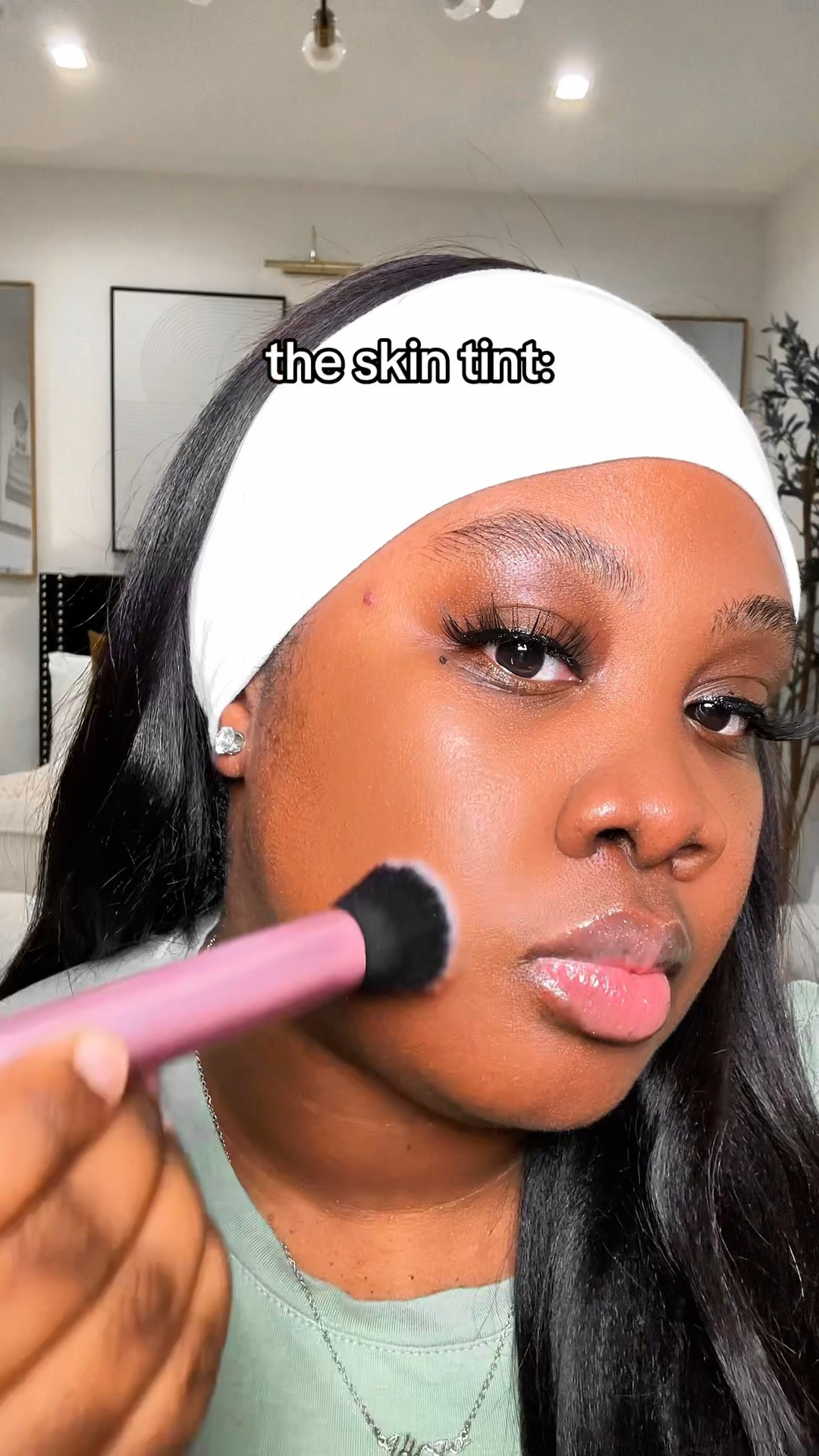 We love a 1 product makeup day 😍👏🏾💖 ABH skin tint for the win !! 🏆 I’m wearing shade 14
