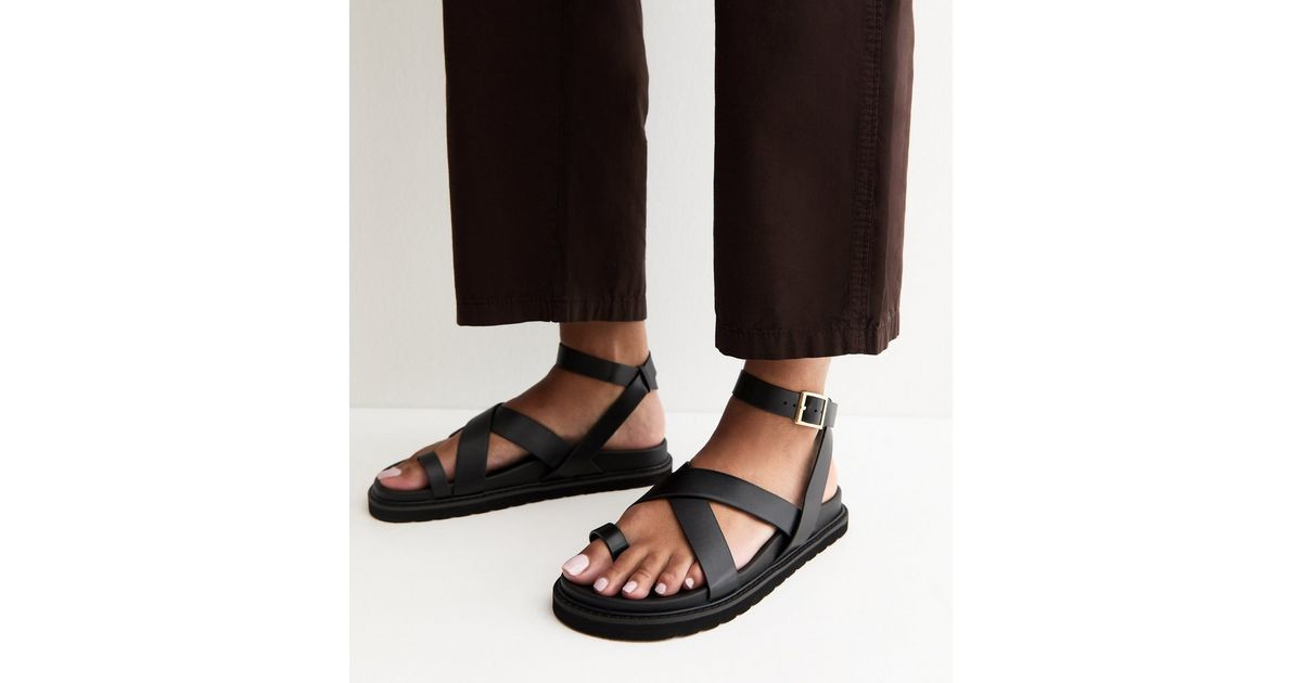 Black Faux Suede Toe Loop Chunky Flat Sandals | New Look | New Look (UK)