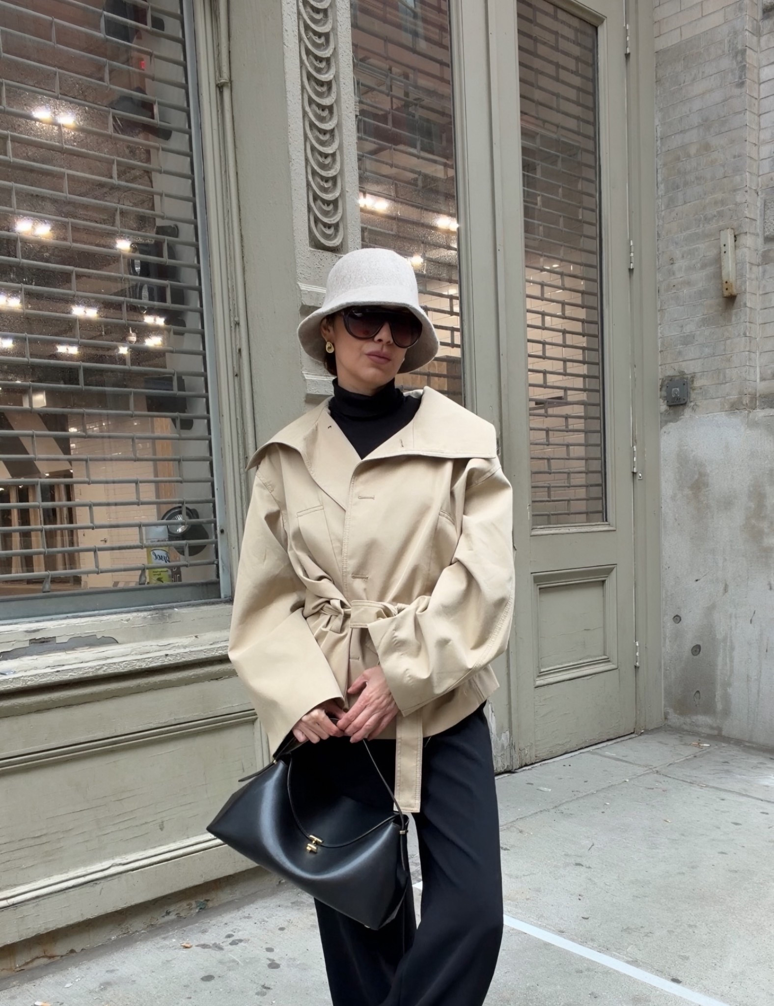 Trench coat outgit idea
New York trench coat outfit idea 