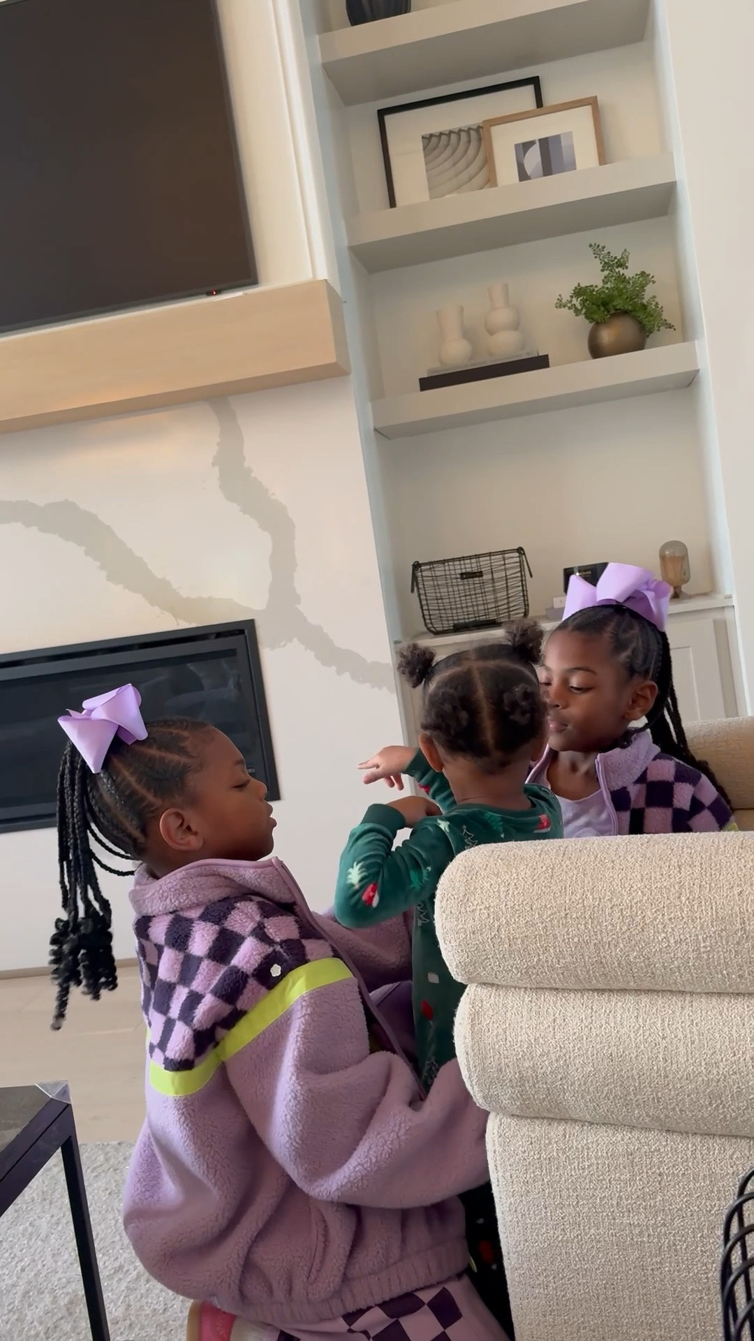 School mornings with these 3. These purple checkered sweatsuits are so cute for the winter days for school! 