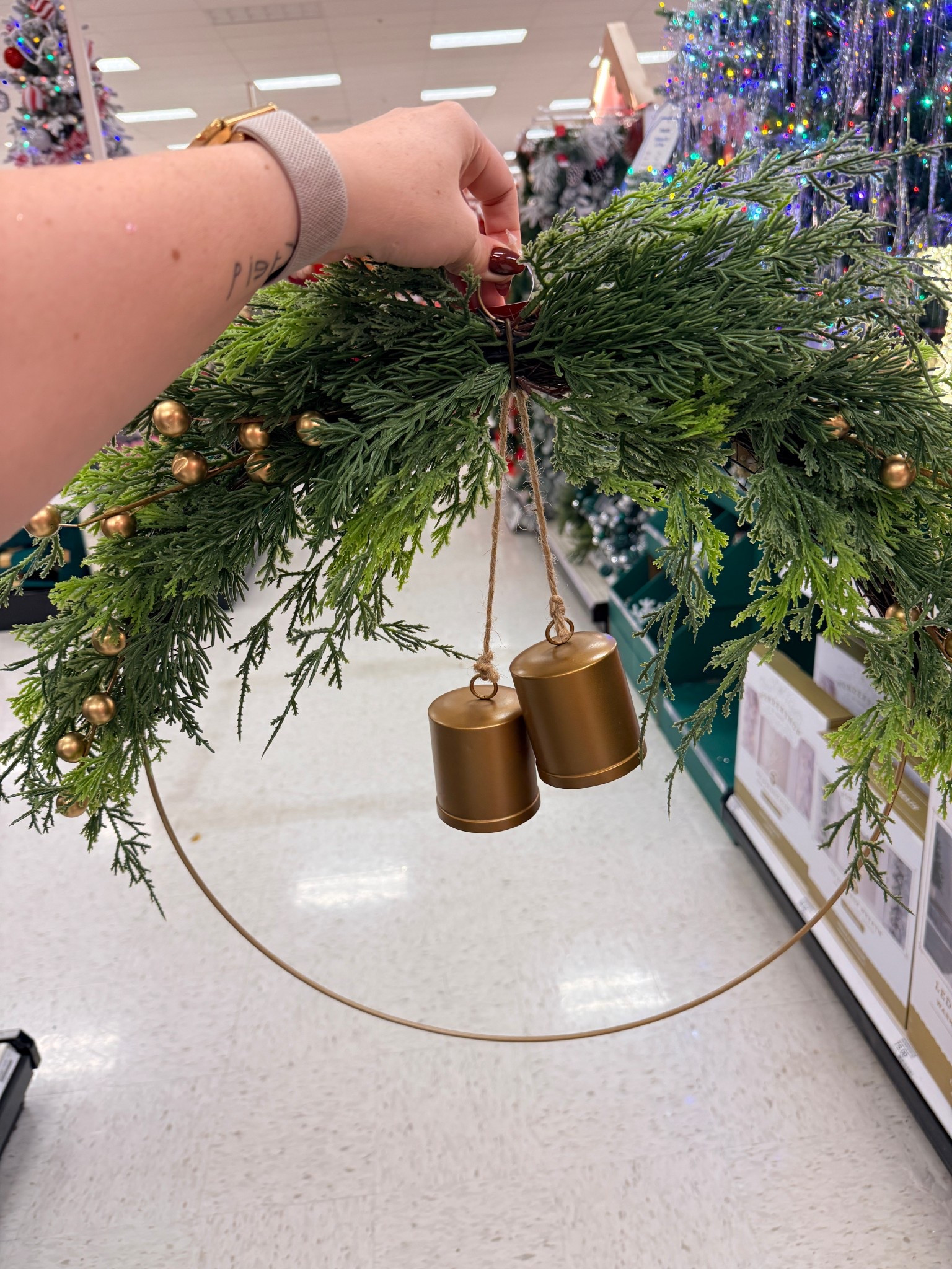 Wreaths are 40% off right now! I love this minimalist Christmas wreath 

#LTKHome #LTKHoliday #LTKSeasonal