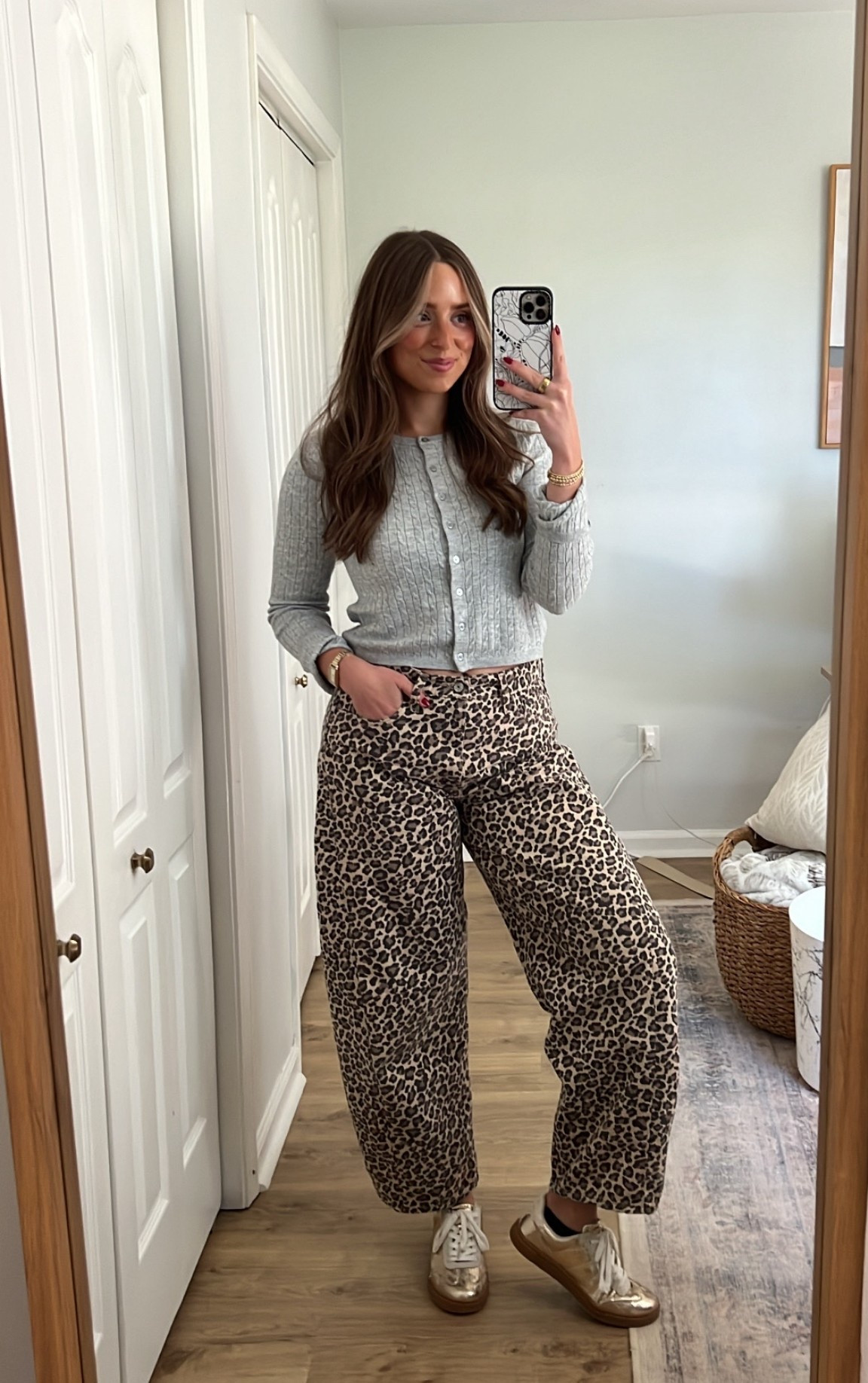 My favorite jeans of all time!!! The barrel is so flattering and they’re extremely comfortable. I wear a 27 curve love🐆🤎 

#LTKStyleTip #LTKMidsize #LTKSeasonal