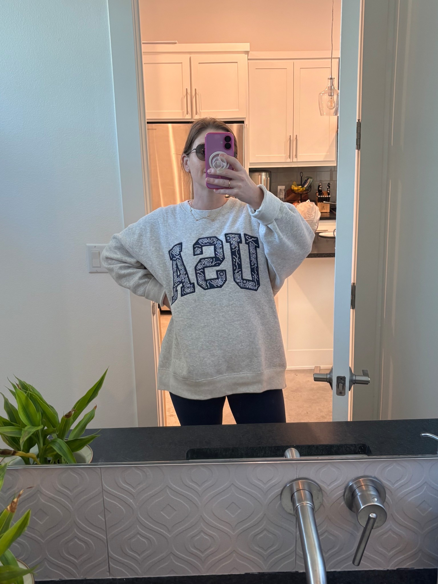 USA crewneck. Oversized sweatshirt (sized up one for an oversized fit)

#LTKFindsUnder100 #LTKBump