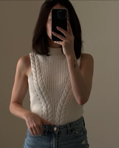 Effortlessly Chic Outfit

White Cable knit mock neck sweater tank