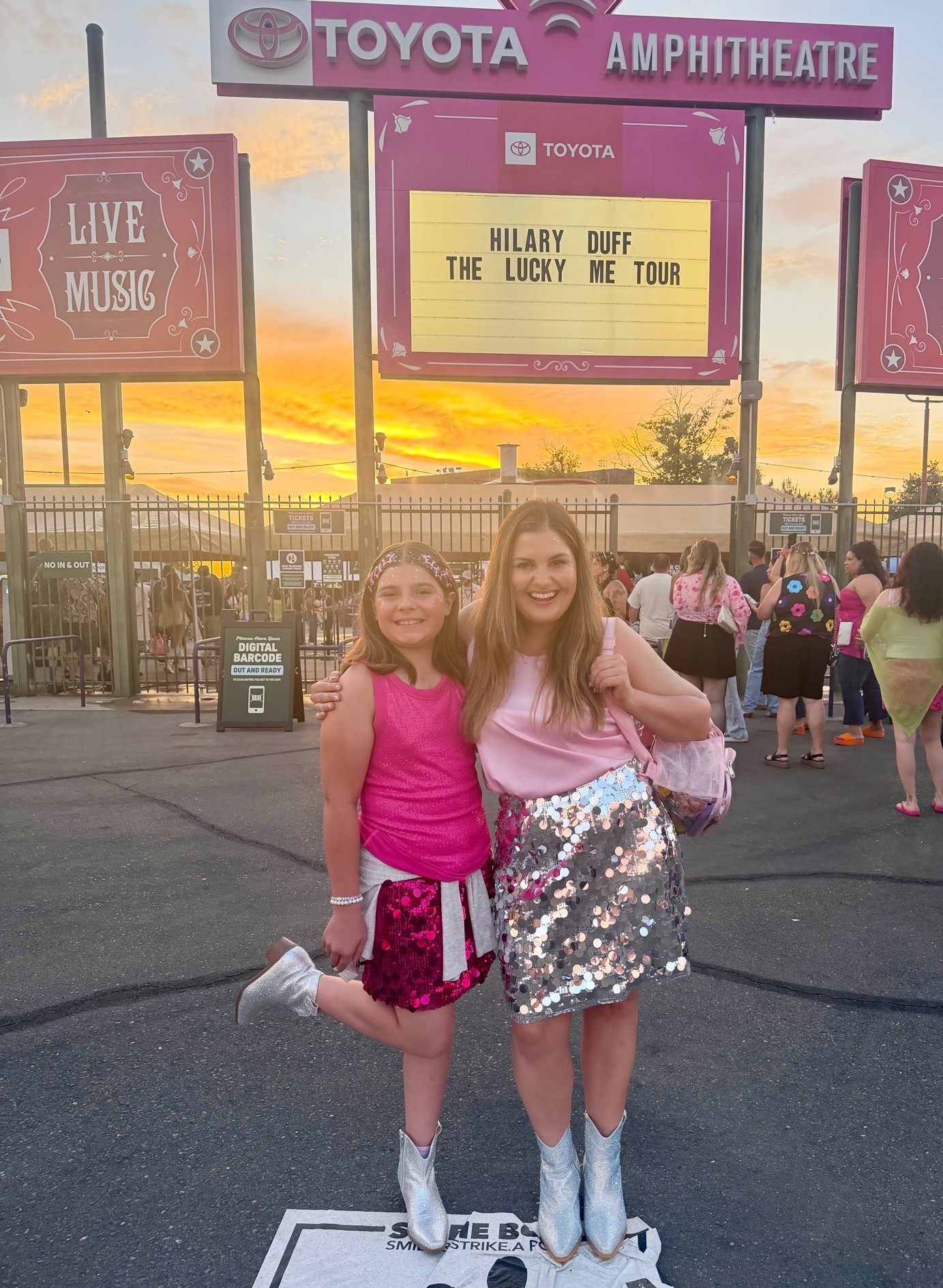 POV: You’re a millennial taking your daughter to her first concert… and it’s Hilary Duff. 🥹🩷⭐🦋🪩🎤. 

Mother - daughter concert outfits. Hilary Duff Lucky Me tour.

#LTKmomlife #LTKKids #LTKootd