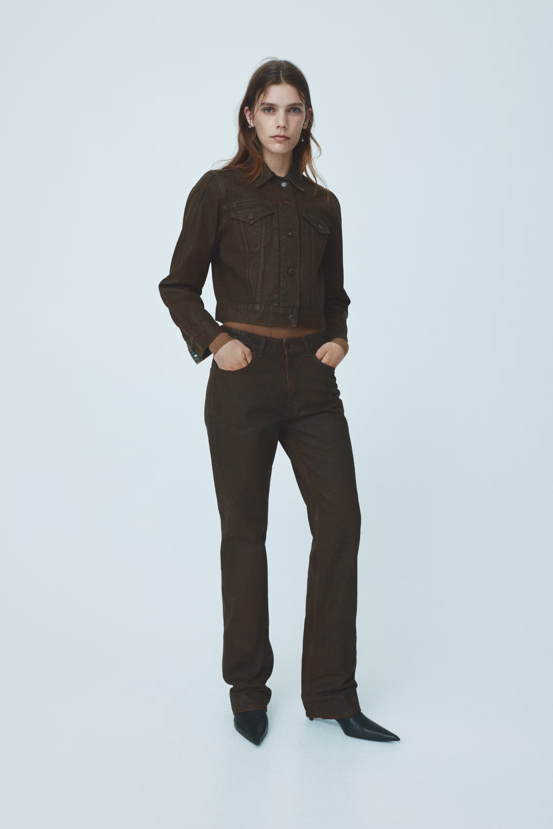 Jeans mit geradem Bein und Coating | H&M (DE, AT, CH, NL, FI)