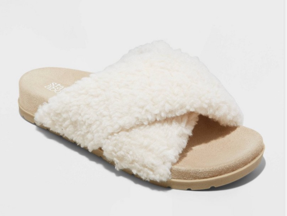 #slippers #casual #lounge #target 

#LTKShoeCrush #LTKFindsUnder50