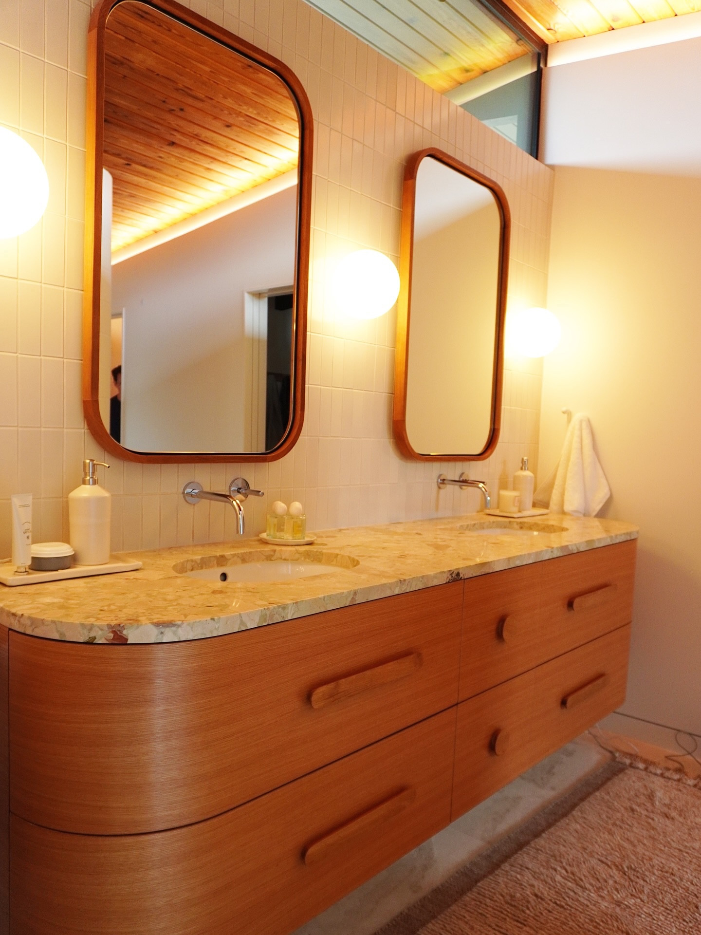A bathroom that works just as beautifully as it looks!

Every drawer has a purpose.
Every category has a home.

Comment SHOP and I’ll send you a link to everything used to keep this bathroom both organized and functional. ✨ 

Design: @lisaschmitzinteriors