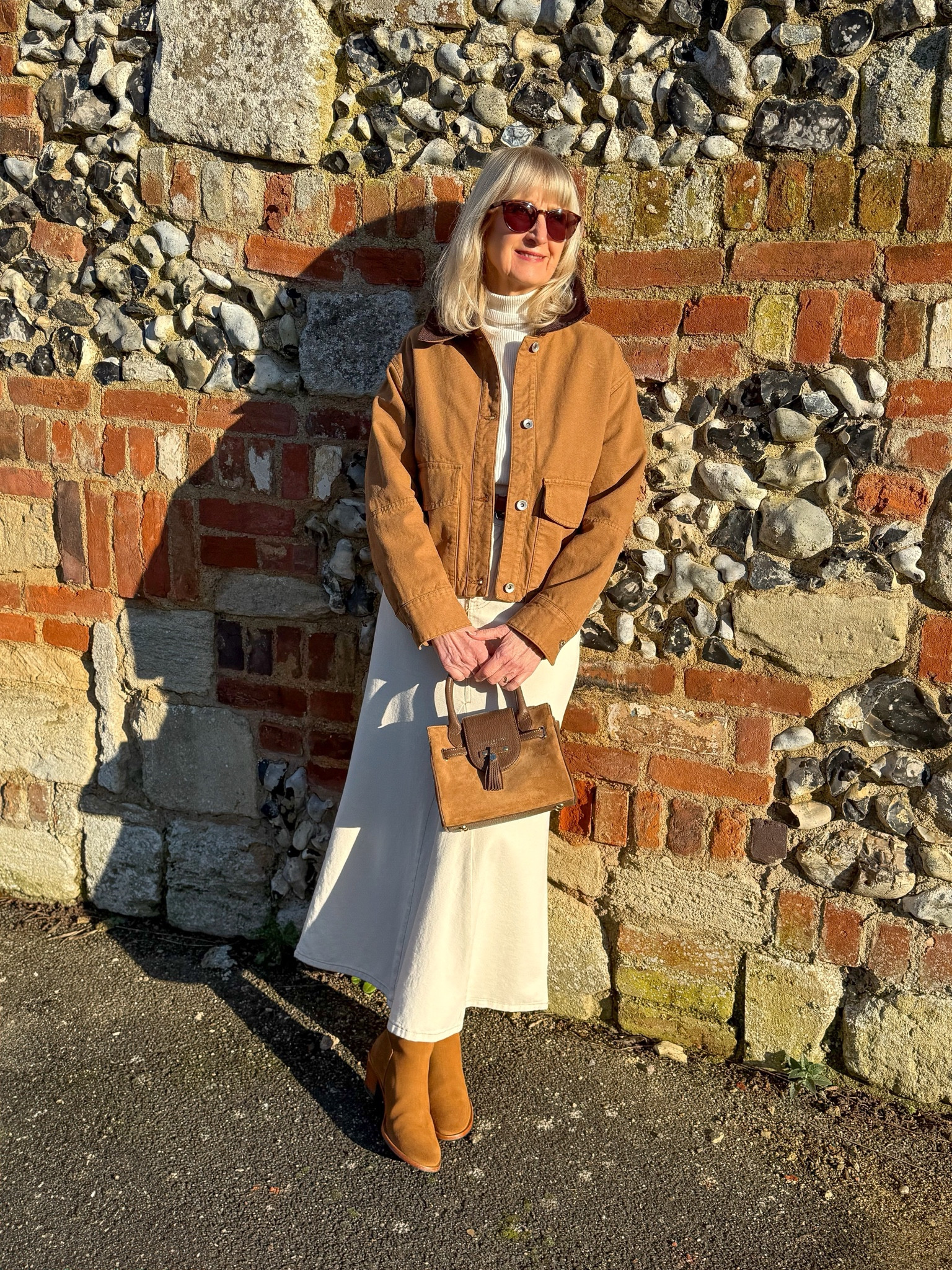 Cropped Tan Jacket with a midi cream skirt and tan accessories 


#LTKuk #LTKeurope #LTKwinter