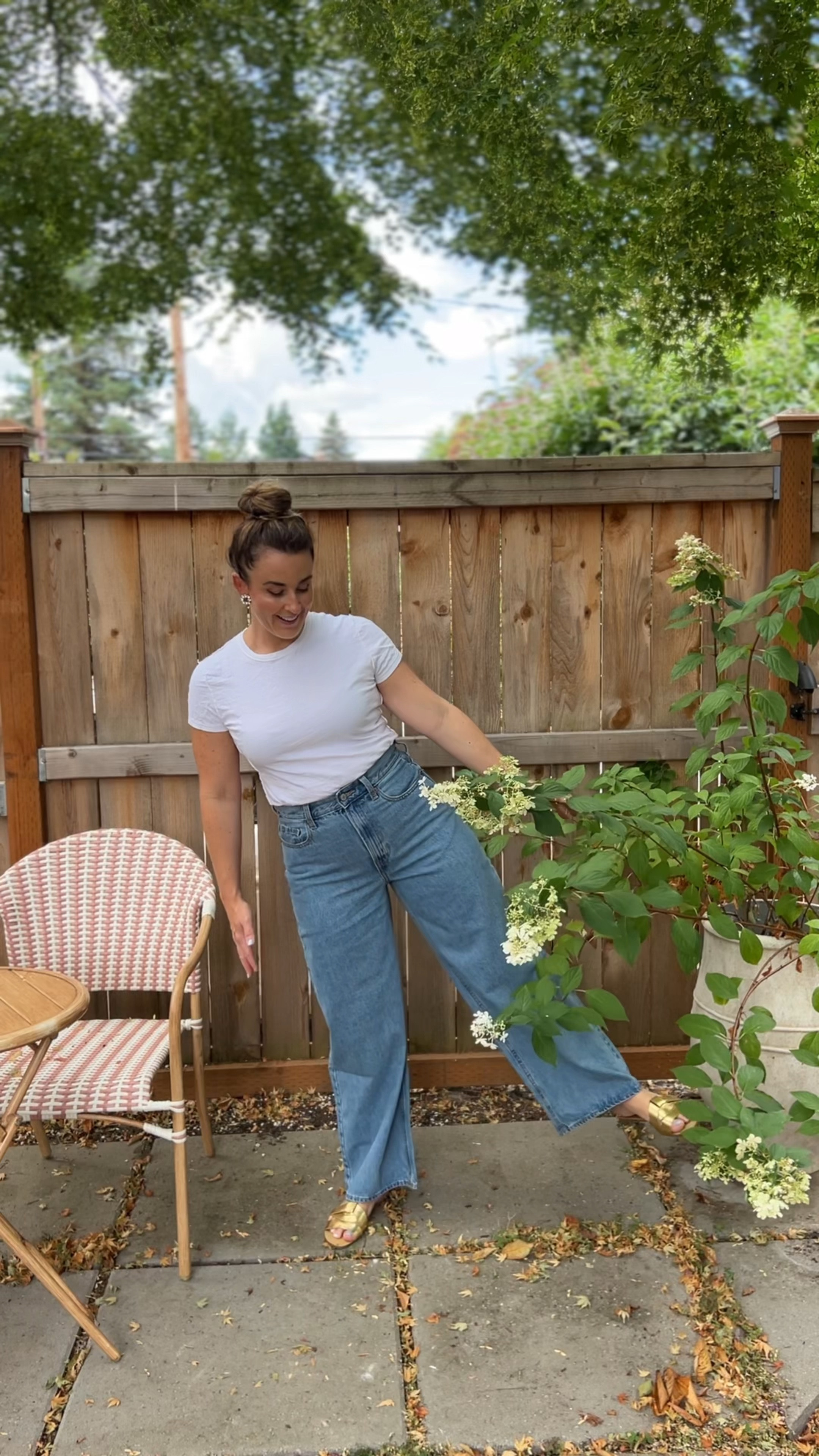 Curvy Extra High-Waisted Cut-Off Wide-Leg Jeans