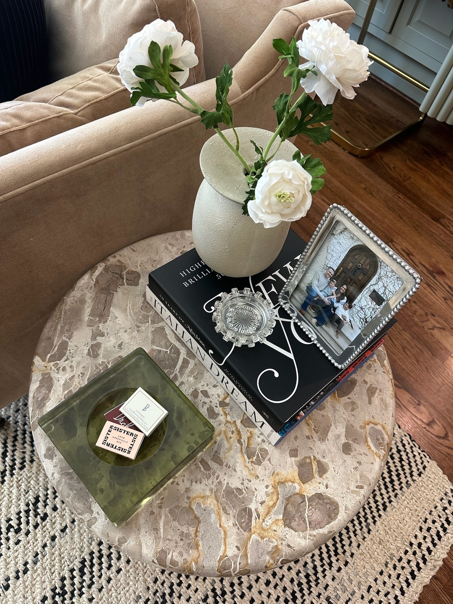 New end table & decor 👀 do we like it here?

#LTKHome #LTKSaleAlert