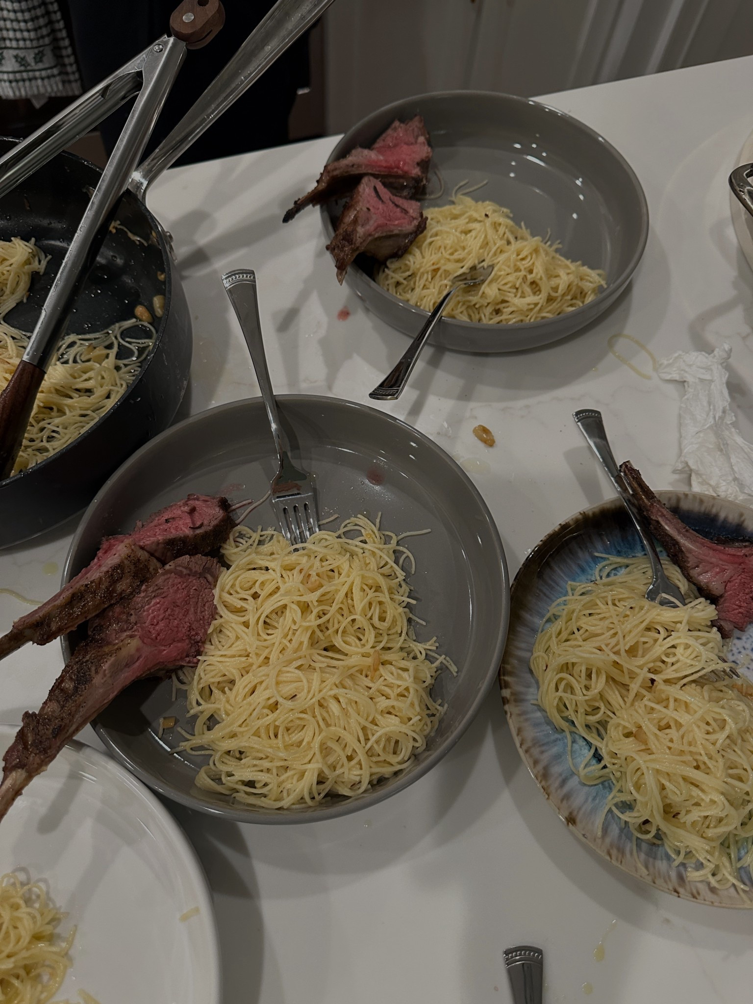 $6 SERVING BOWLS!
You know I love a good Target find & these stone-colored dinner bowls are IT!
We’ve been using them nonstop — pasta nights, lamb chops, salads, literally everything looks elevated in them!
Shop it right on this post!

stone dinner bowls, Target kitchen, neutral home finds, everyday dinnerware, modern dishes, kitchen staples, hostess essentials, home finds

#LTKHoliday #LTKCyberWeek #LTKHome