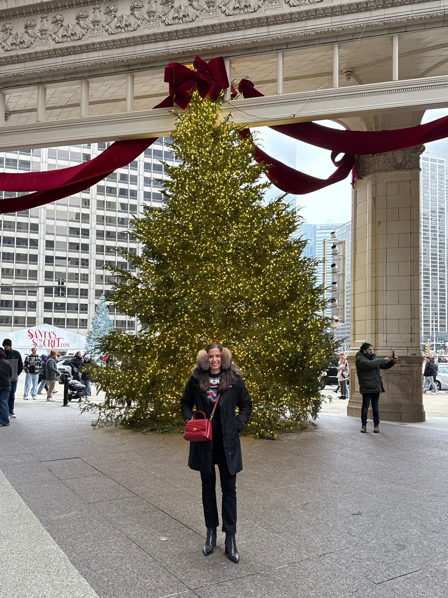 Christmas 🎄 time in Chi! Slightly disappointed I didn’t get to experience a REAL Illinois Christmas (bc there was no snow all week!) but then I woke up to a dusting of snow this morning ❄️ ! Wore my new boots from @margaux courtesy of  🎅🏼 all week and all over the city and they are SO comfortable !! Can’t believe I didn’t get them sooner. 


Fair isle sweater, Chicago, Christmas, Christmas tree, black ankle boots, parka, winter coat, red crossbody bag, fur ear muffs, fair isle, black jeans, black heeled ankle boots 

#LTKTravel #LTKSeasonal #LTKHoliday