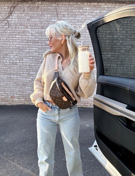 Love these dad jeans from #Abercrombie 🫶🏽 styled this with this cropped collared sweater from #princesspolly & my fav ultra mini platoform #Uggs! Wearing 27 in jeans, S in sweater & 8 in boots. All run TTS

#LTKstyletip #LTKSale #LTKshoecrush
