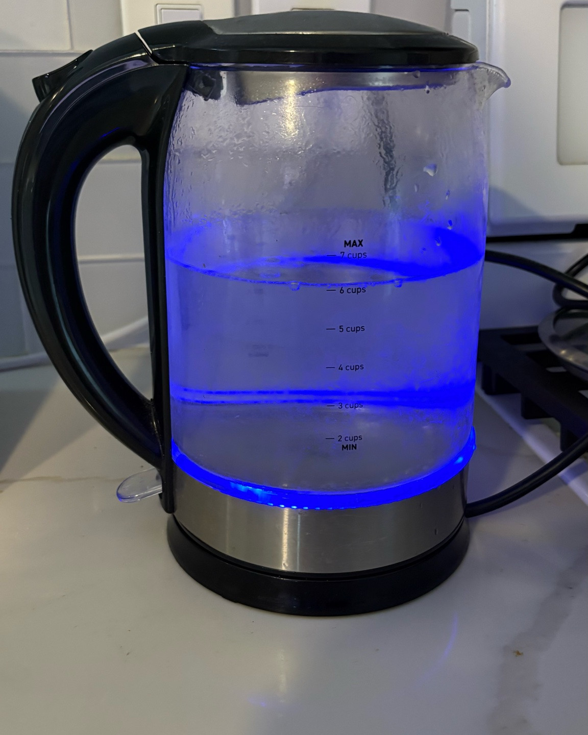A product we use EVERY DAY 👏🏻 This house can’t operate without this!!! This electric kettle truly saves us.

#LTKmomlife #LTKmorningroutine #LTKHome
