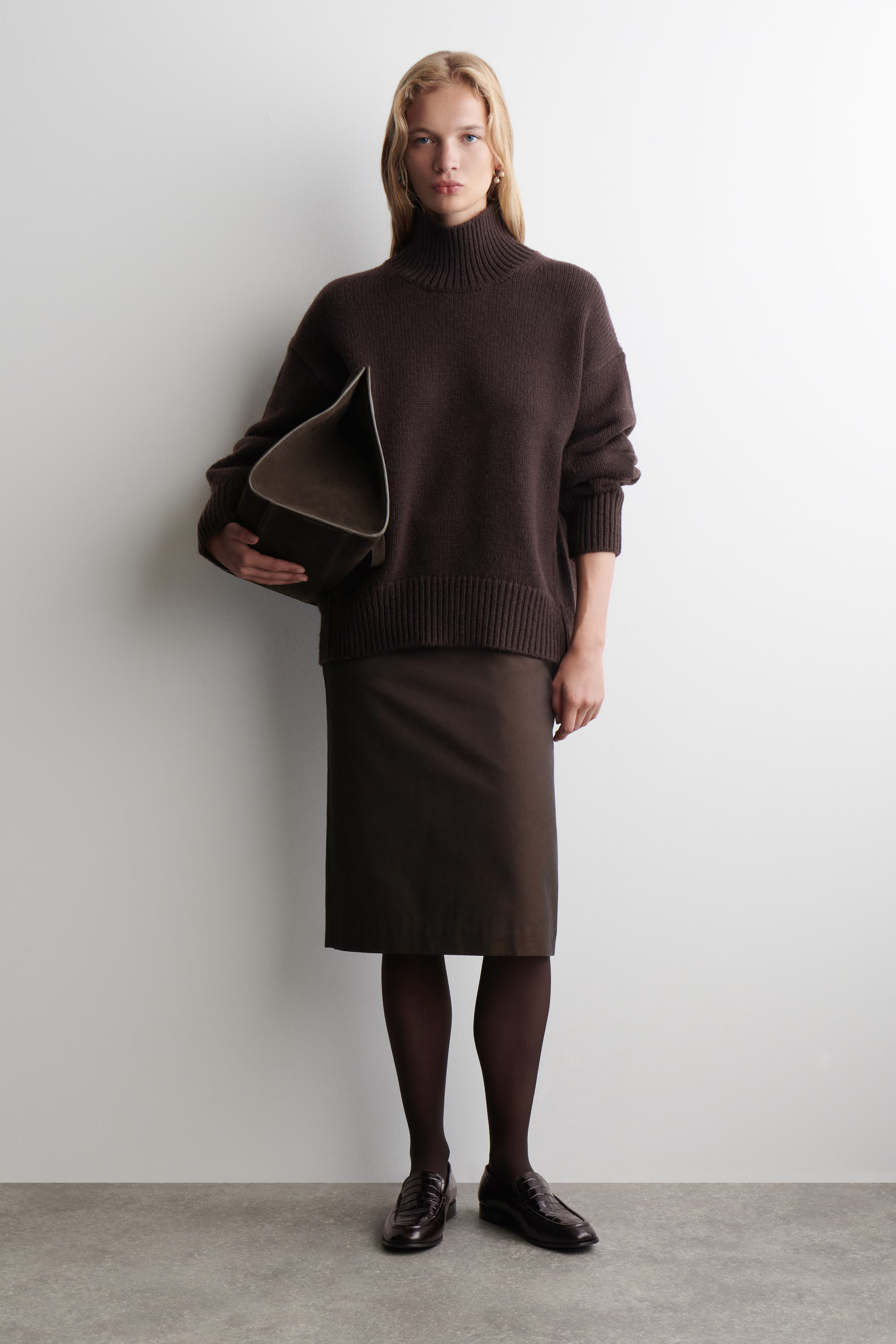 CHUNKY FUNNEL-NECK WOOL JUMPER - BROWN | COS GB | COS UK