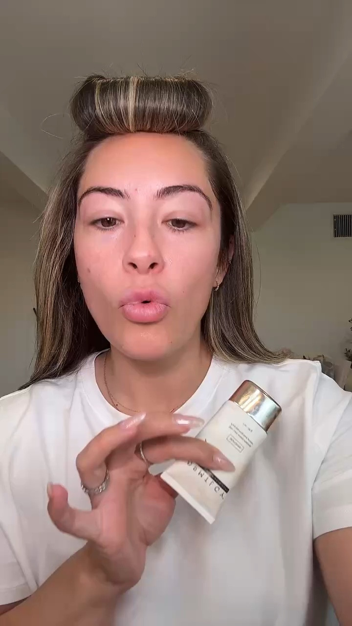 When I want perfect makeup I’m always going to use the Drmtlgy primer 🤍

#LTKdayinmylife #LTKgrwm #LTKBeauty