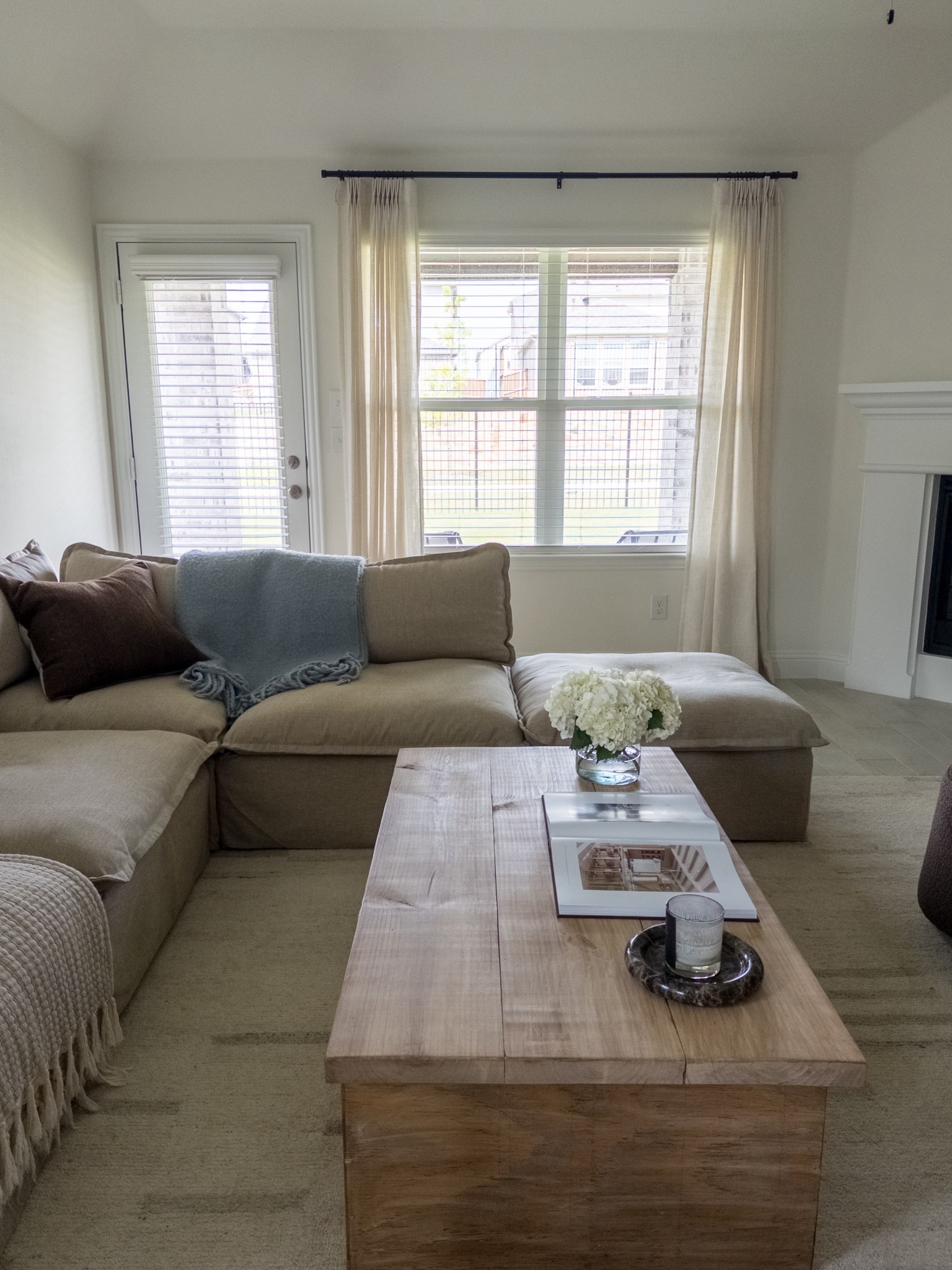 Neutral spring living room

neutral, living room design, spring living room, rustic minimal living room 

#LTKHome #LTKSeasonal #LTKStyleTip