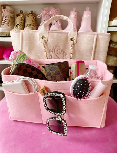 Amazon organization hack! This purse organizer makes it easy to find everything and makes swapping purses a breeze!

#LTKitbag #LTKtravel #LTKSeasonal