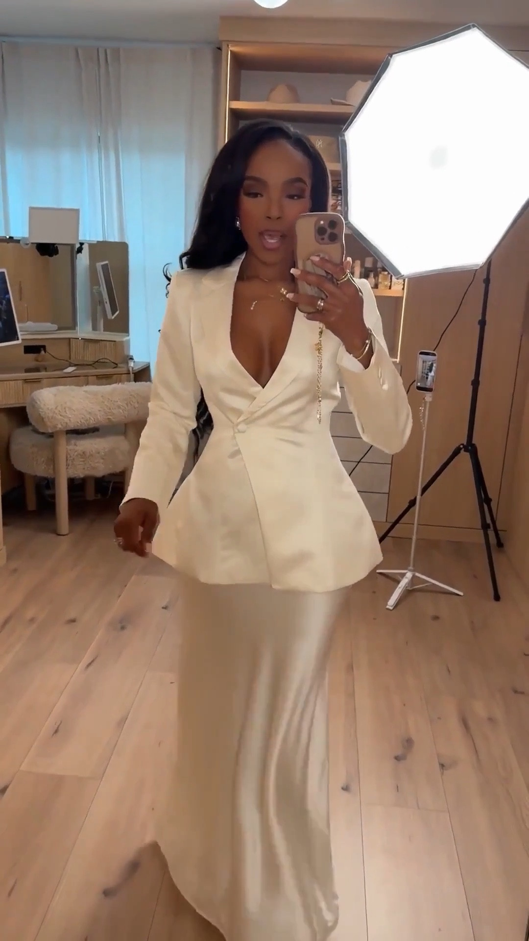 Scroll to shop! Beautiful satin set perfect for date nights, weddings and events or parties ✨



#LTKootd #LTKgrwm