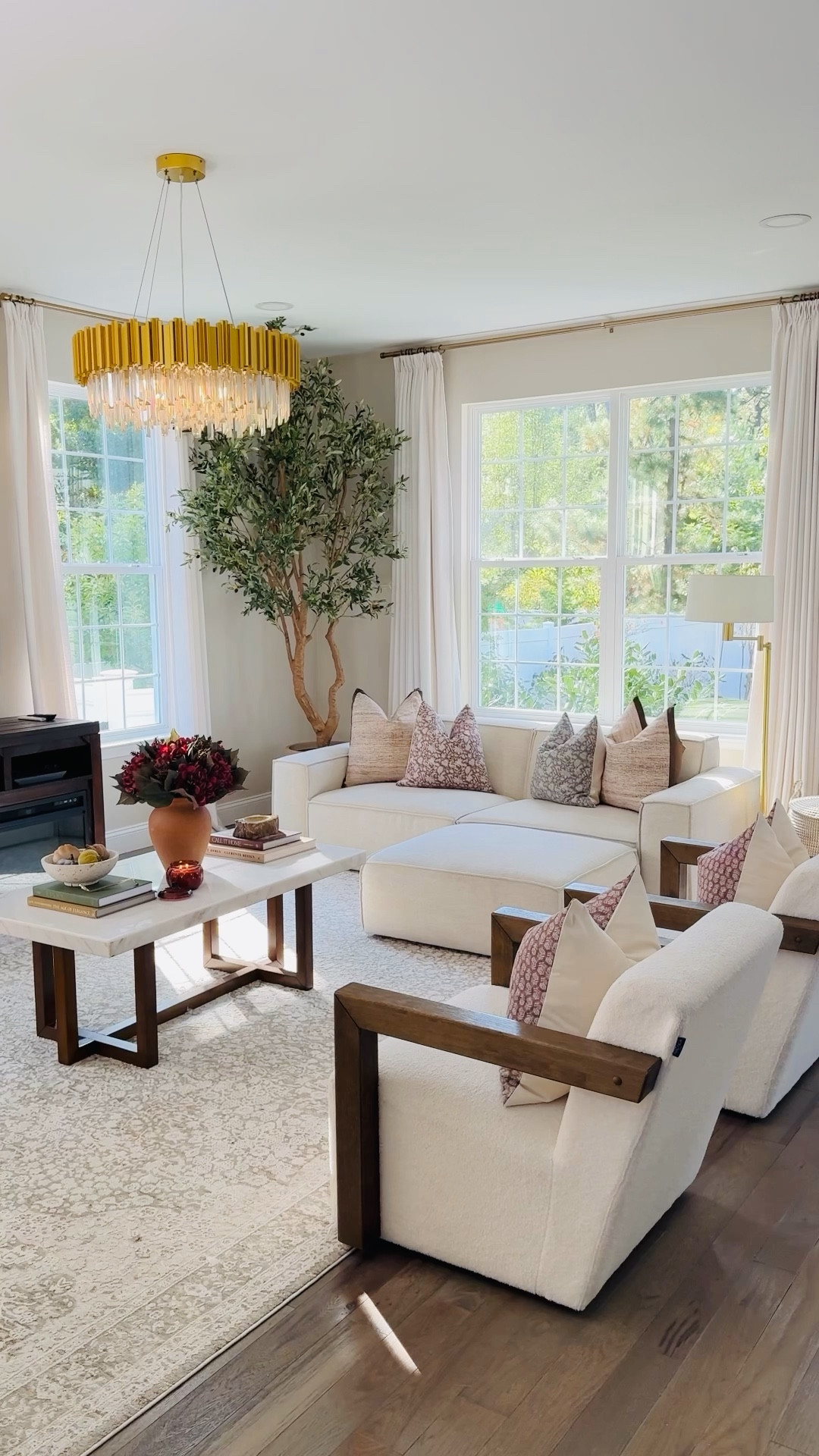 Ok! I found the best Amazon designer look alike throw pillows and feather filled inserts and I am obsessed!!!! These are stunning for fall or all year round and are on Prime Day Deal!!! Don’t walk, run!!! 

Amazon Prime Day Deal 
Amazon throw pillows 
Amazon must haves 
Amazon home deals 
Amazon 


#LTKVideo #LTKxPrimeDay #LTKHome