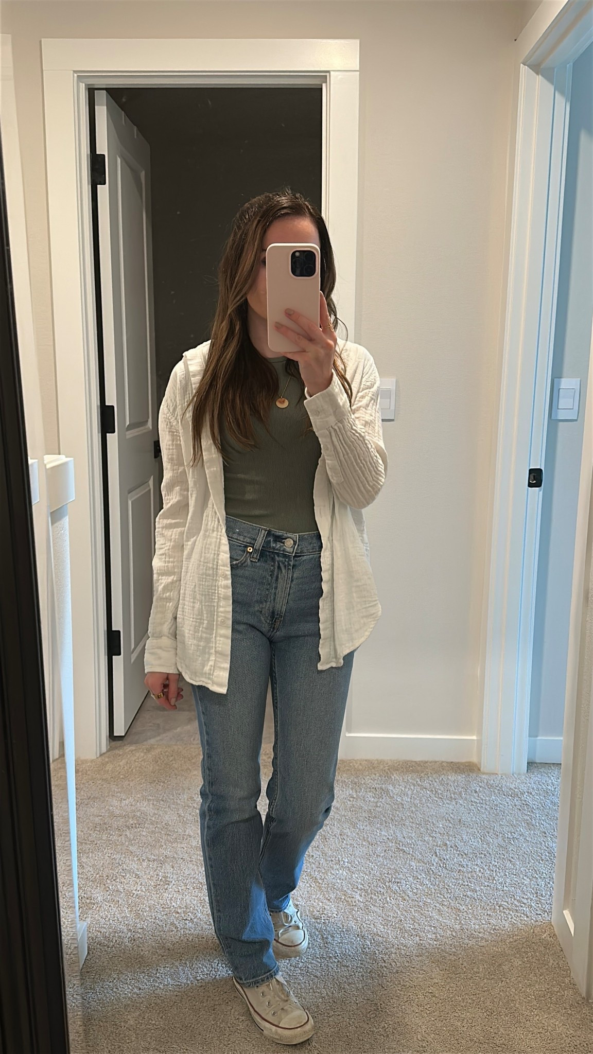 casual ootd // ribbed tee + 90s straight jeans from gap! 

#LTKSeasonal #LTKootd #LTKSaleAlert