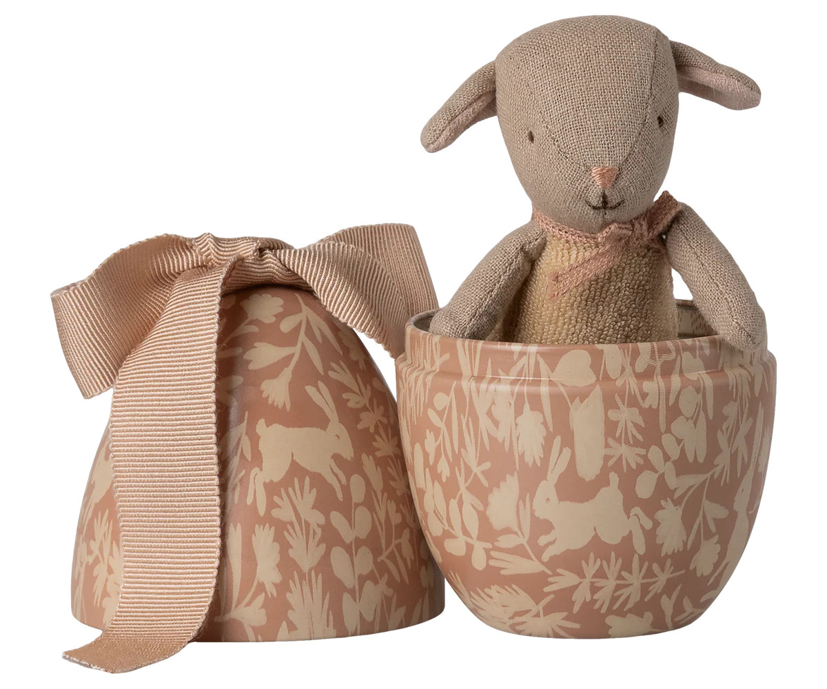 Easter egg with micro lamb, Small - Powder | Gathre